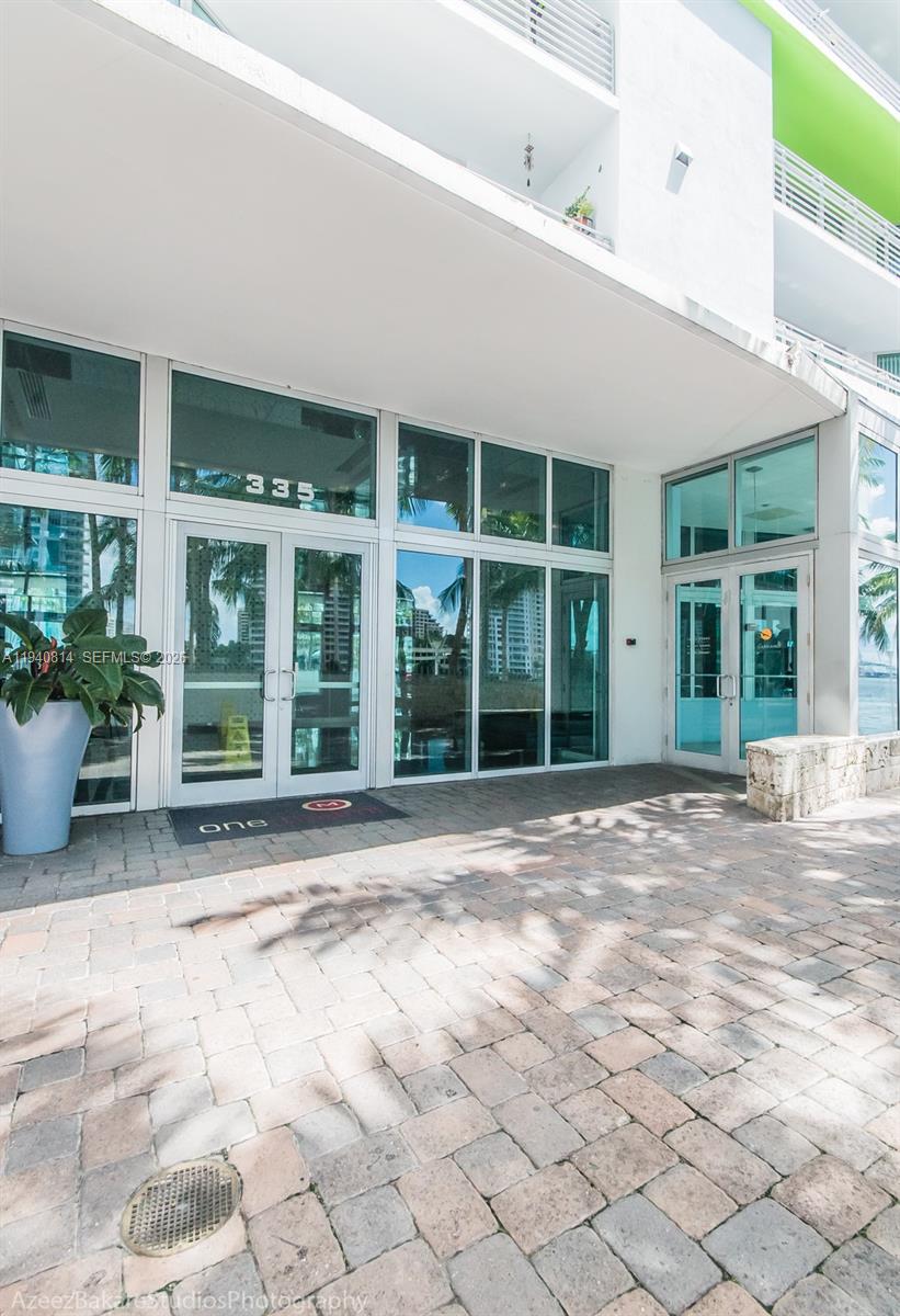 325 S Biscayne Blvd #2420, Miami FL 33131