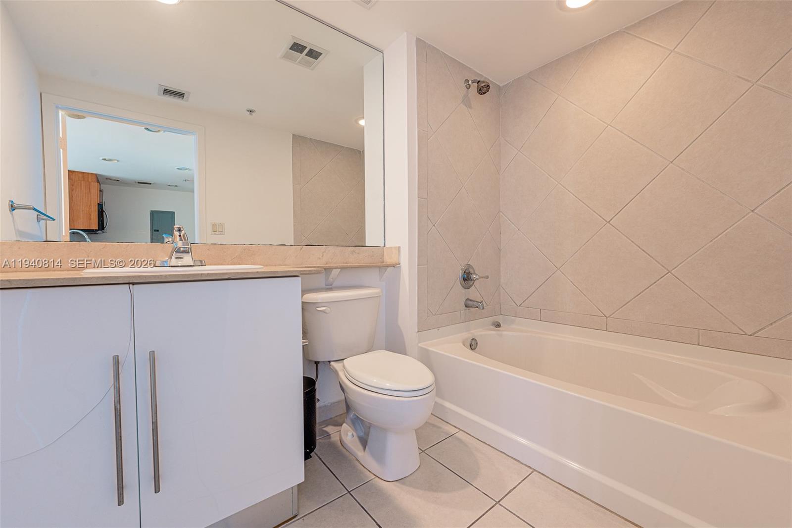 325 S Biscayne Blvd #2420, Miami FL 33131