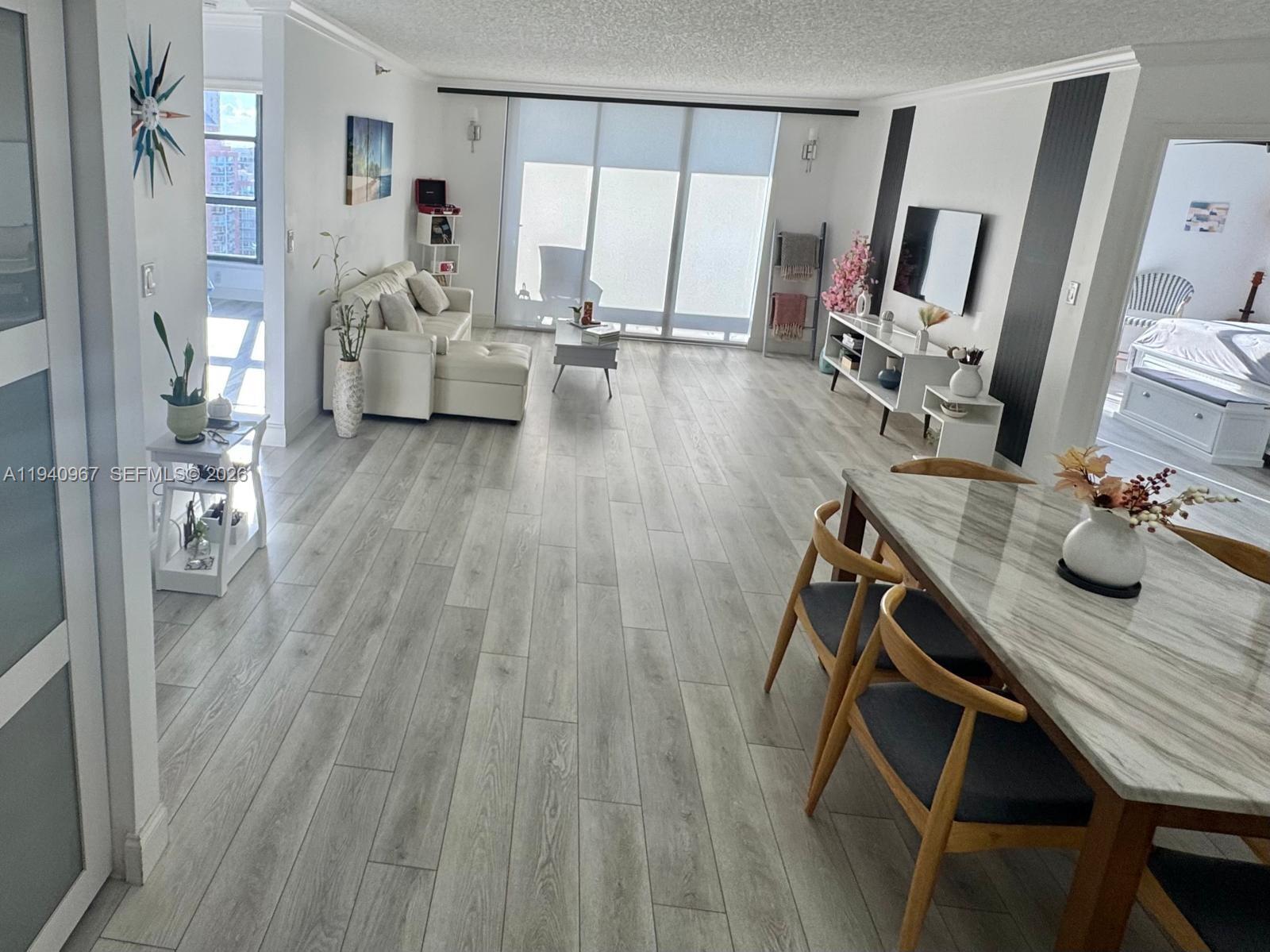 Mystic Pointe Tower 500 C