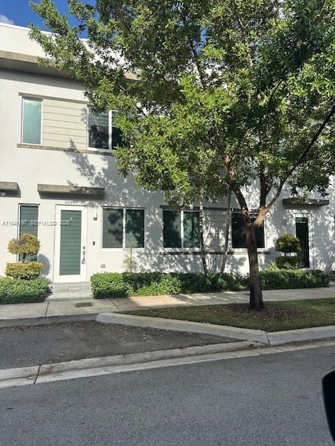 Landmark At Doral Central