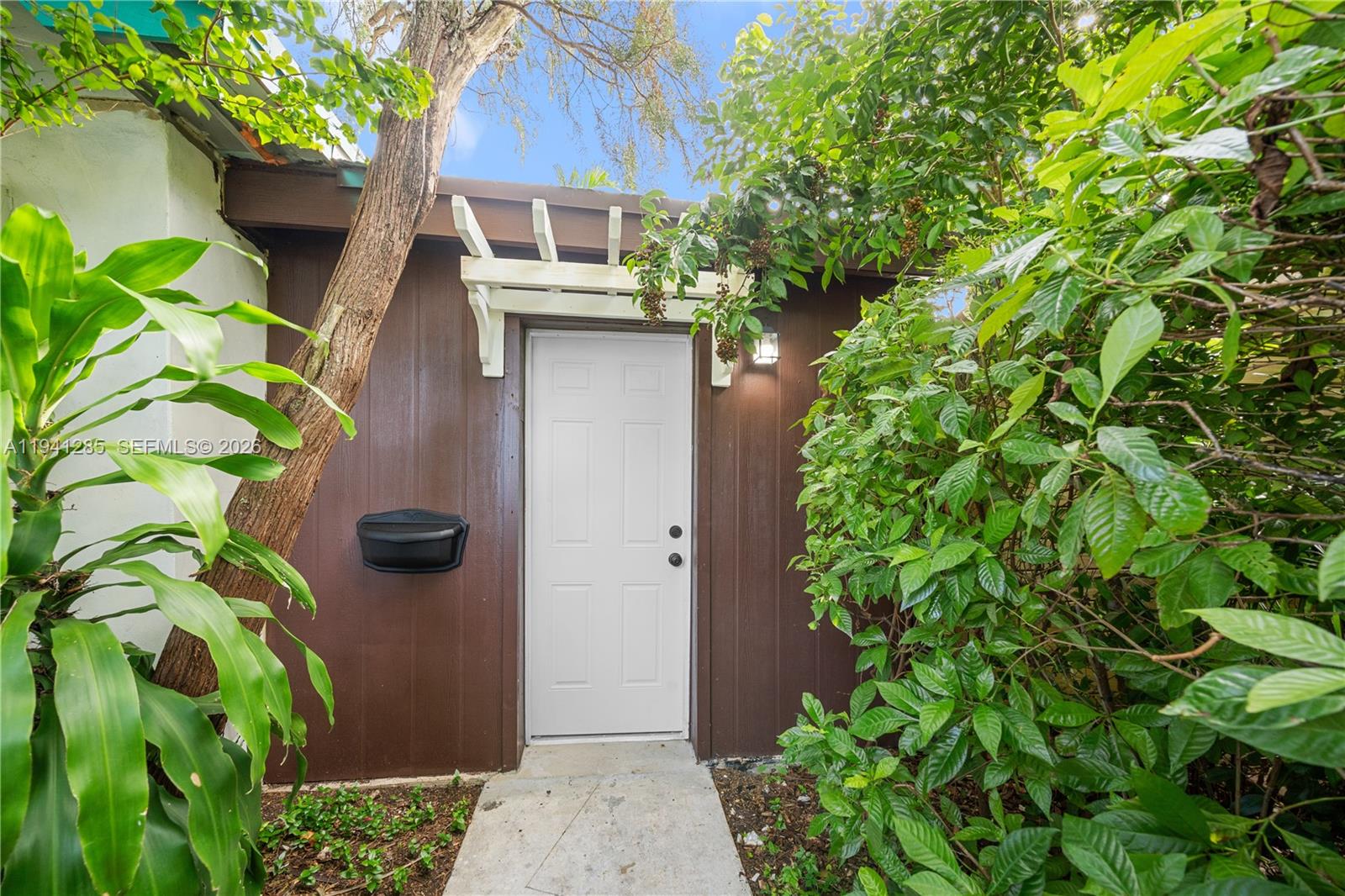 Discover the perfect efficiency that feels more like a 1 bedroom apartment! This newly renovated space features a brand-new full kitchen and modern bathrooms. Enjoy the convenience of all utilities included, a private parking spot, and your own private patio for relaxing and entertaining. This gem offers comfort and style in a compact, efficient layout.