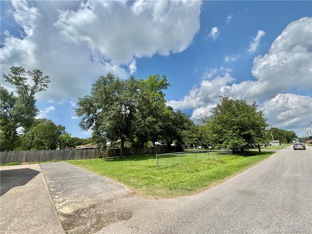 1806 Center Street — photo 2