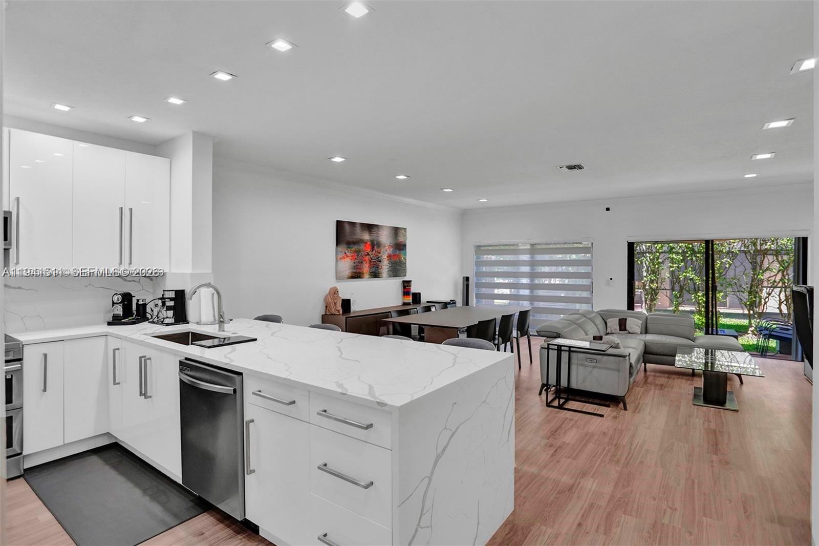 La Mirage Of Harbor Vilg