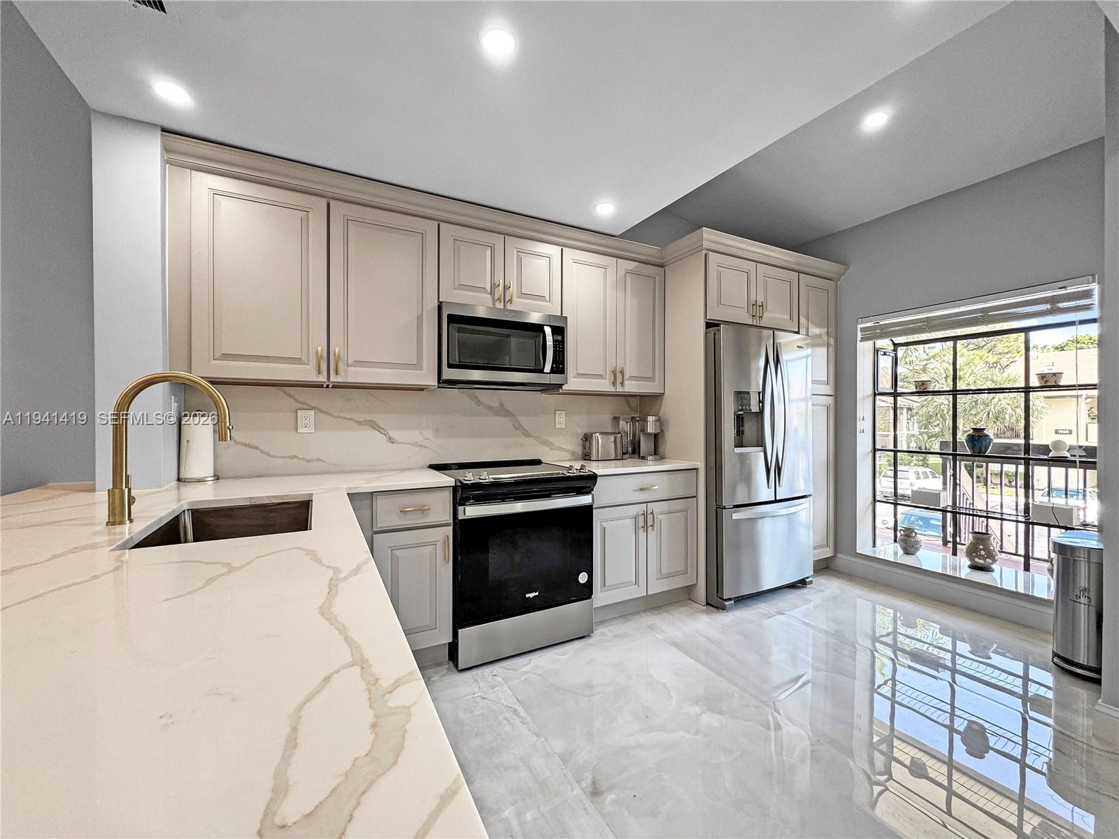 Meadowridge East Condo