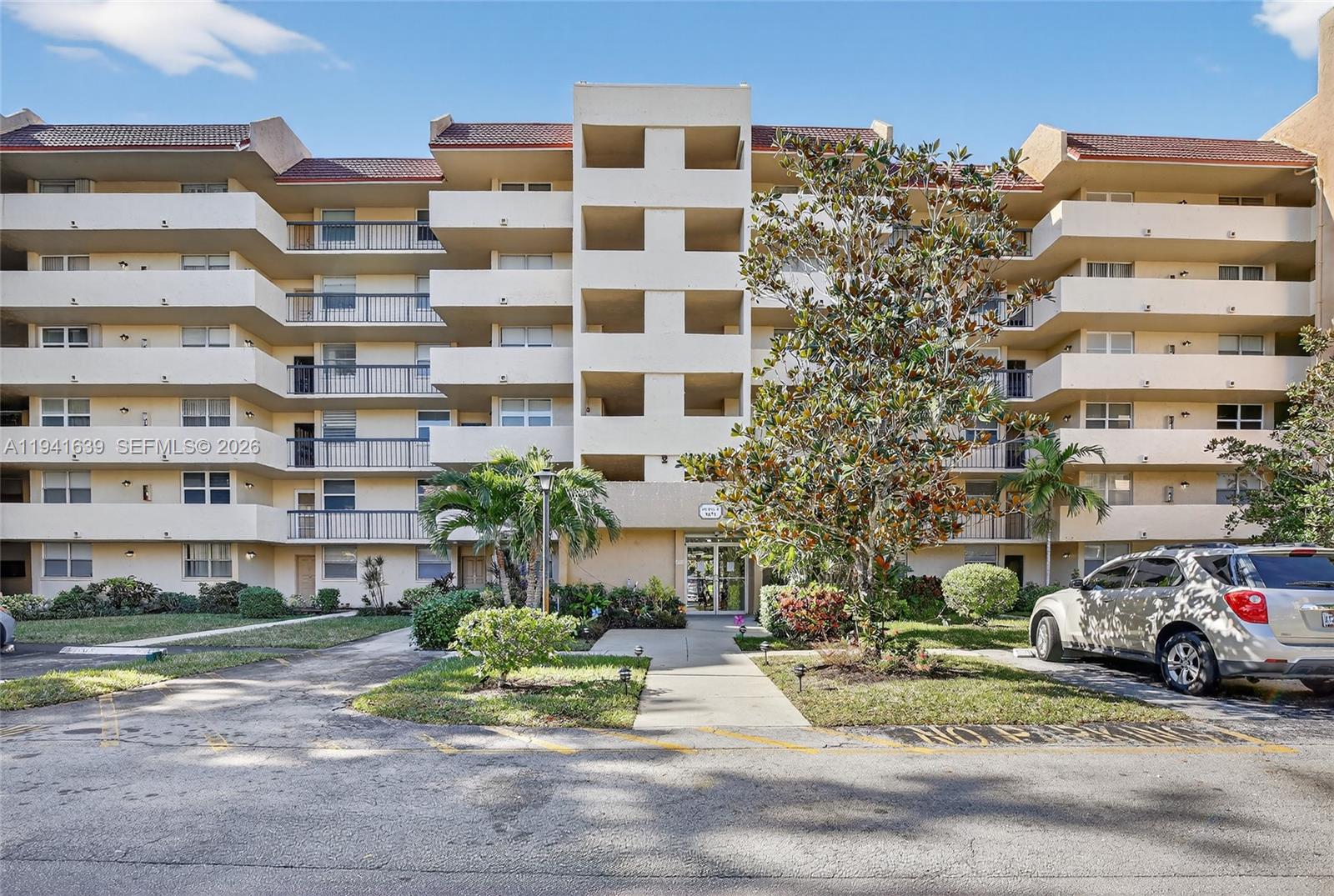 Condominium 8 Of Environ