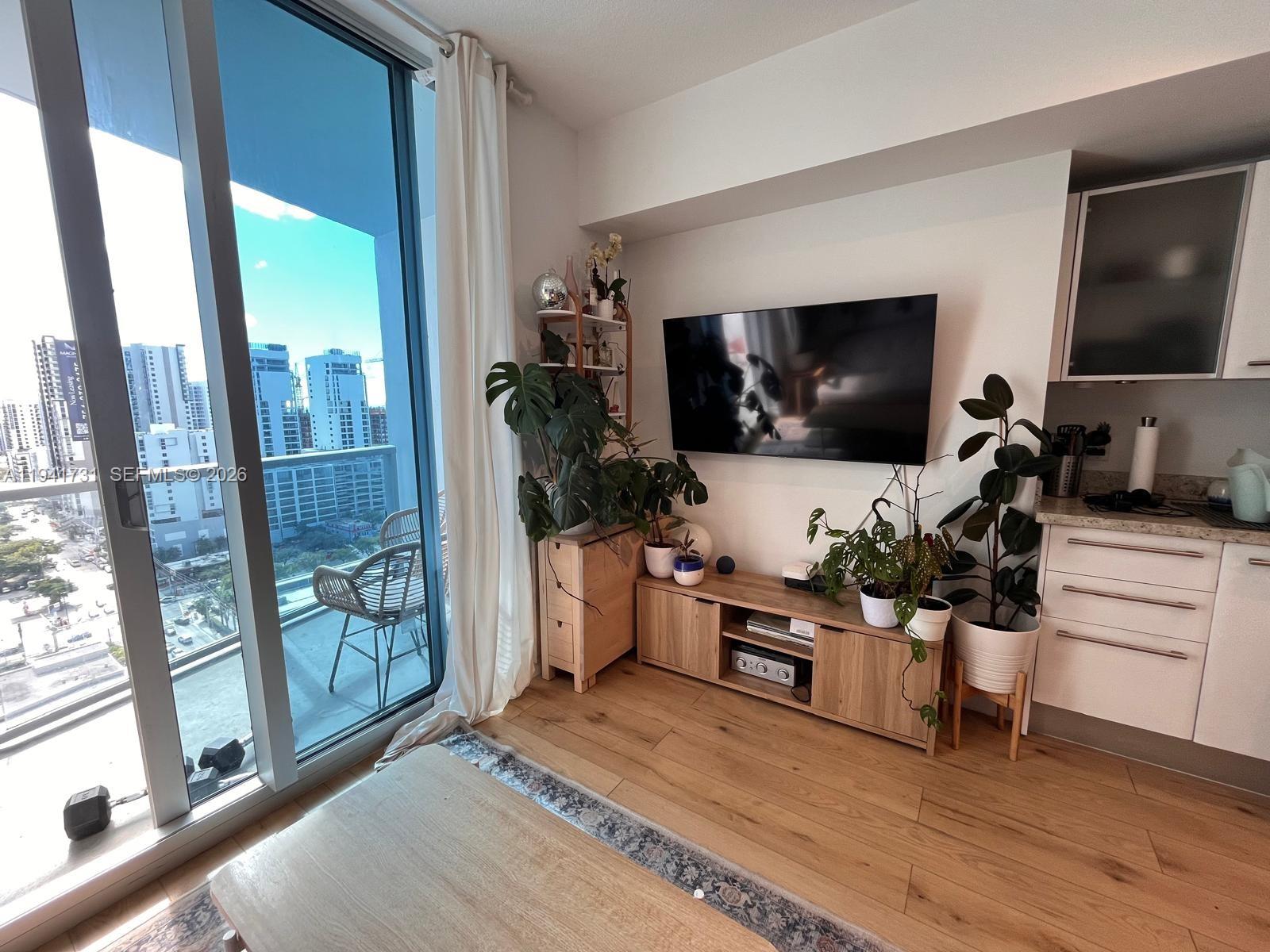 Latitude On The River Con