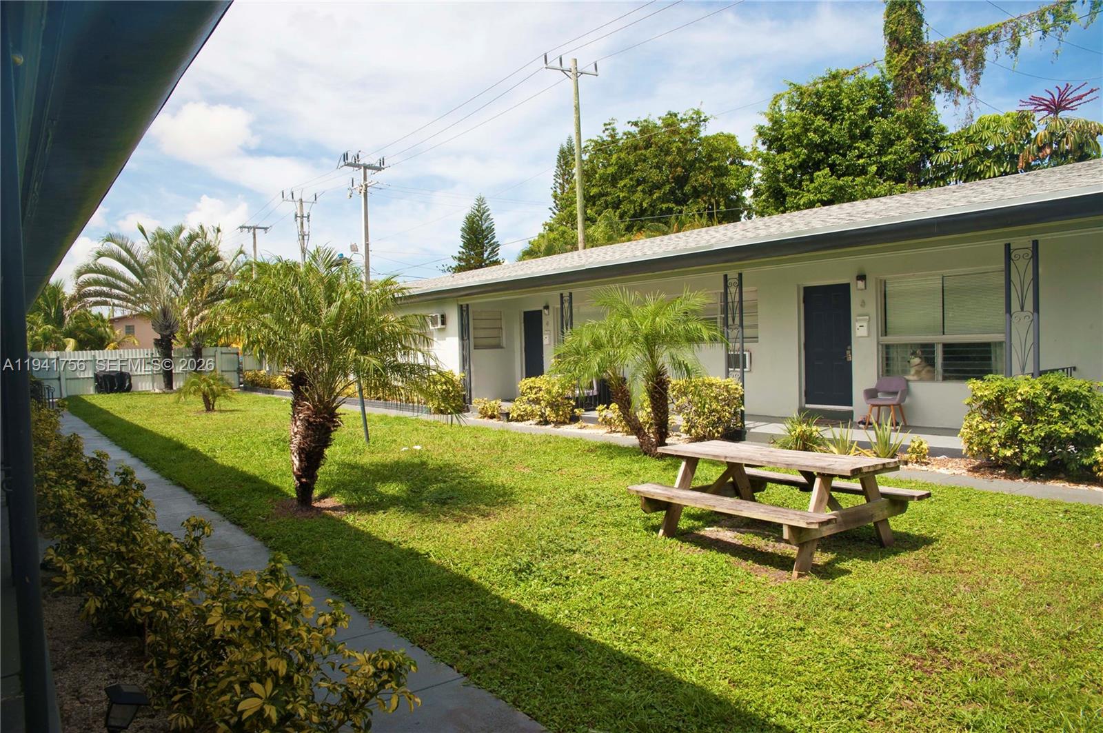 Hollywood Little Ranches