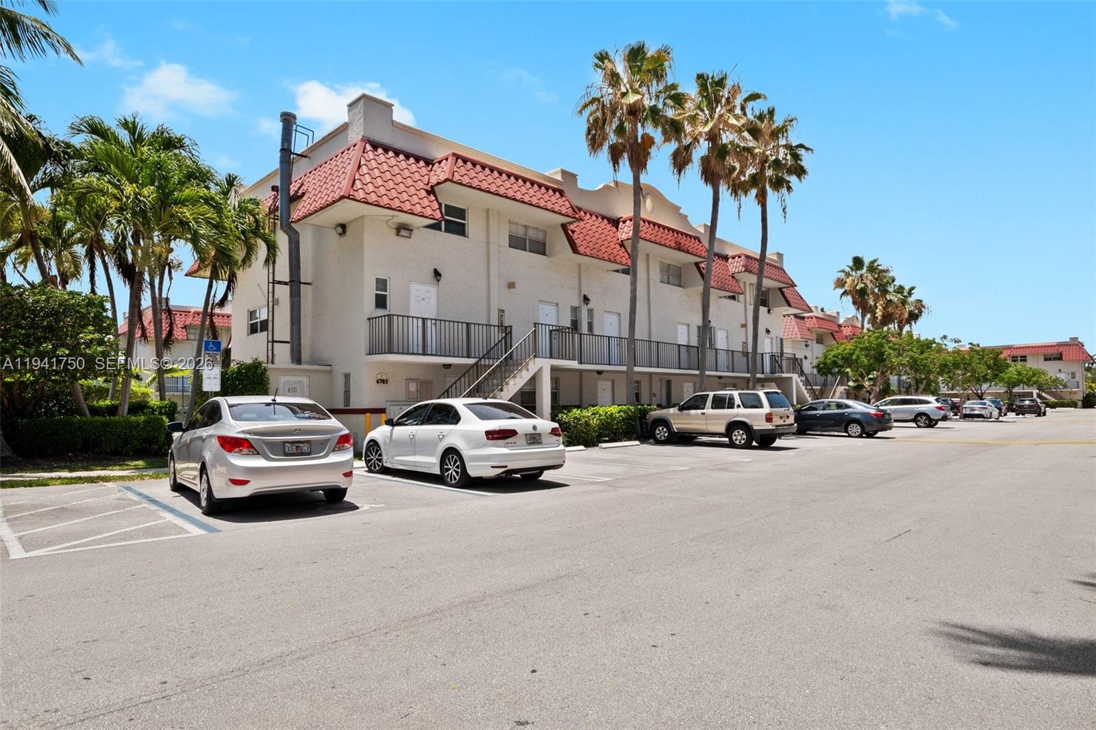 Villas Of Pinecrest Condo