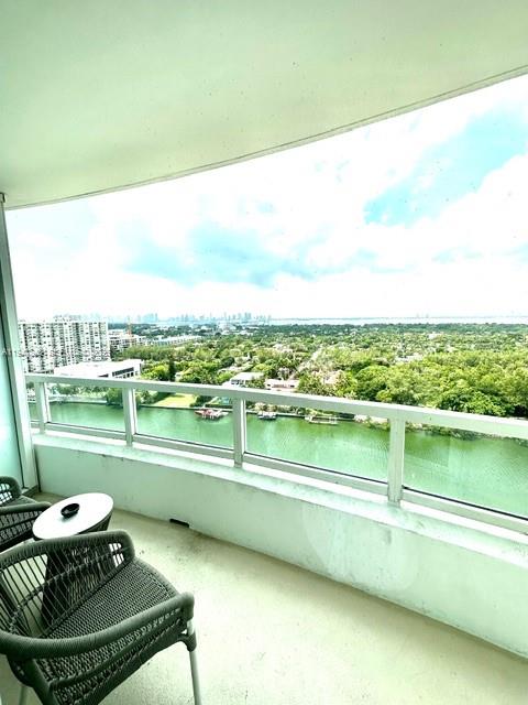 Fontainebleau II Condo
