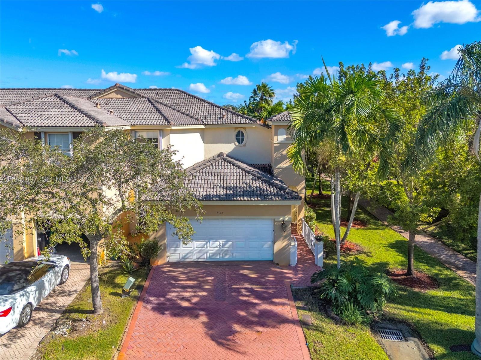 Doral Southeast Patio-Hom