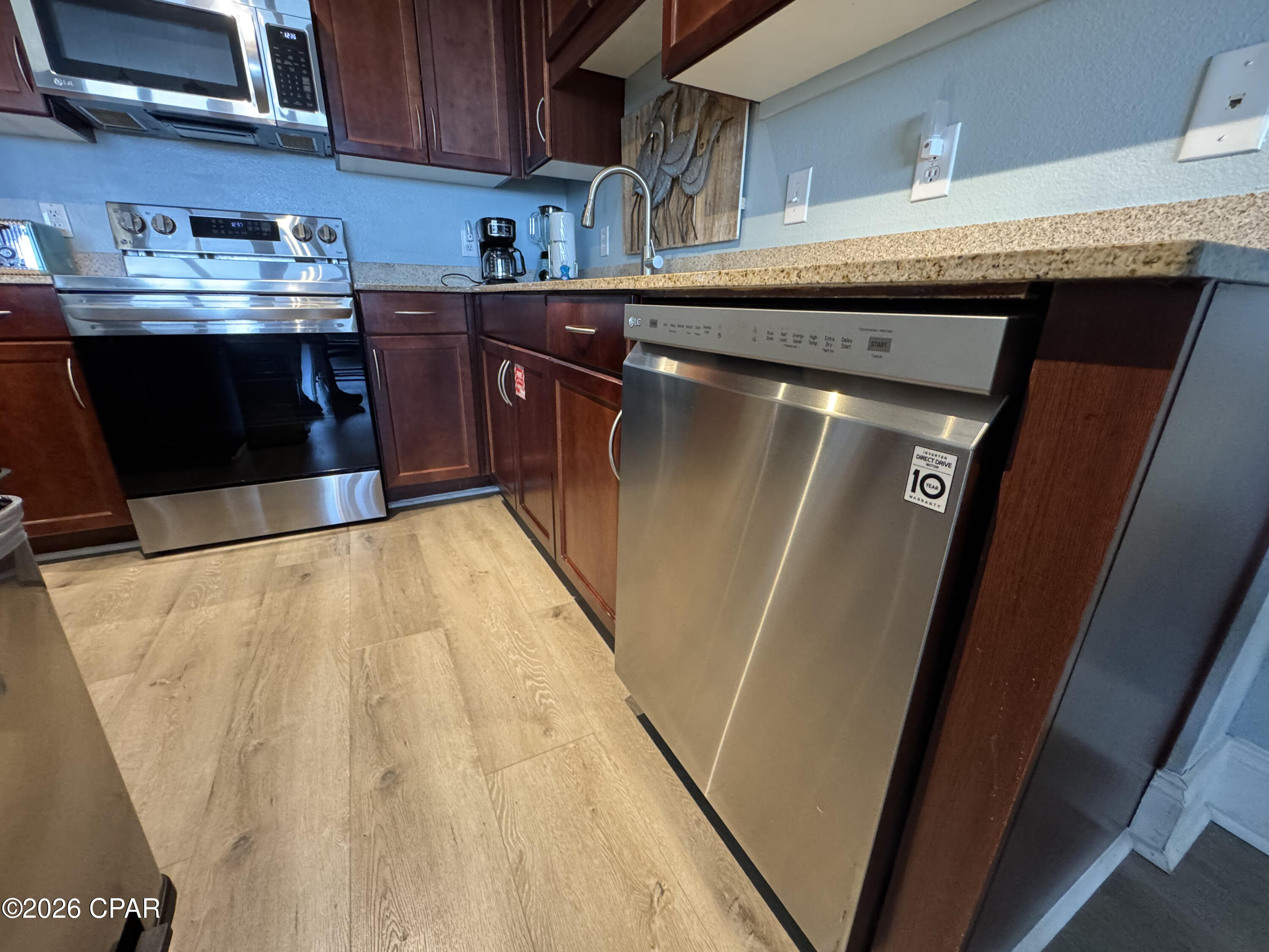 Image 23 For 9902 Thomas Drive 1433