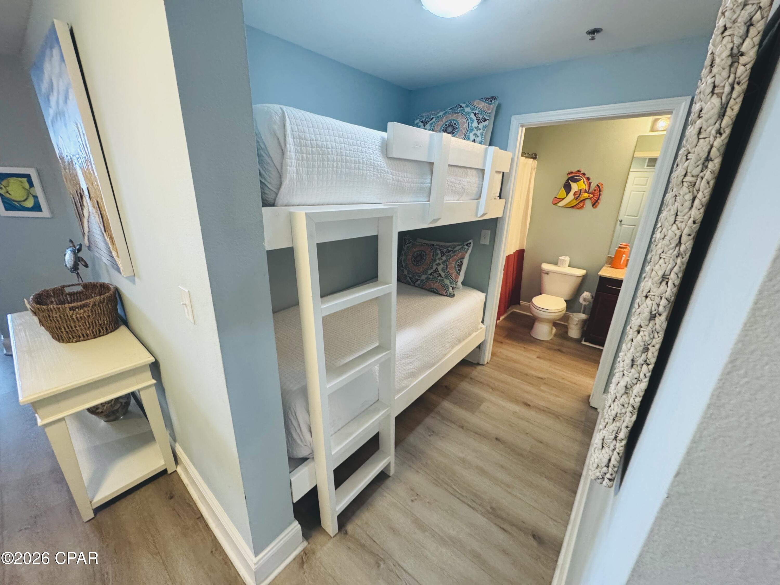 Image 4 For 9902 Thomas Drive 1433