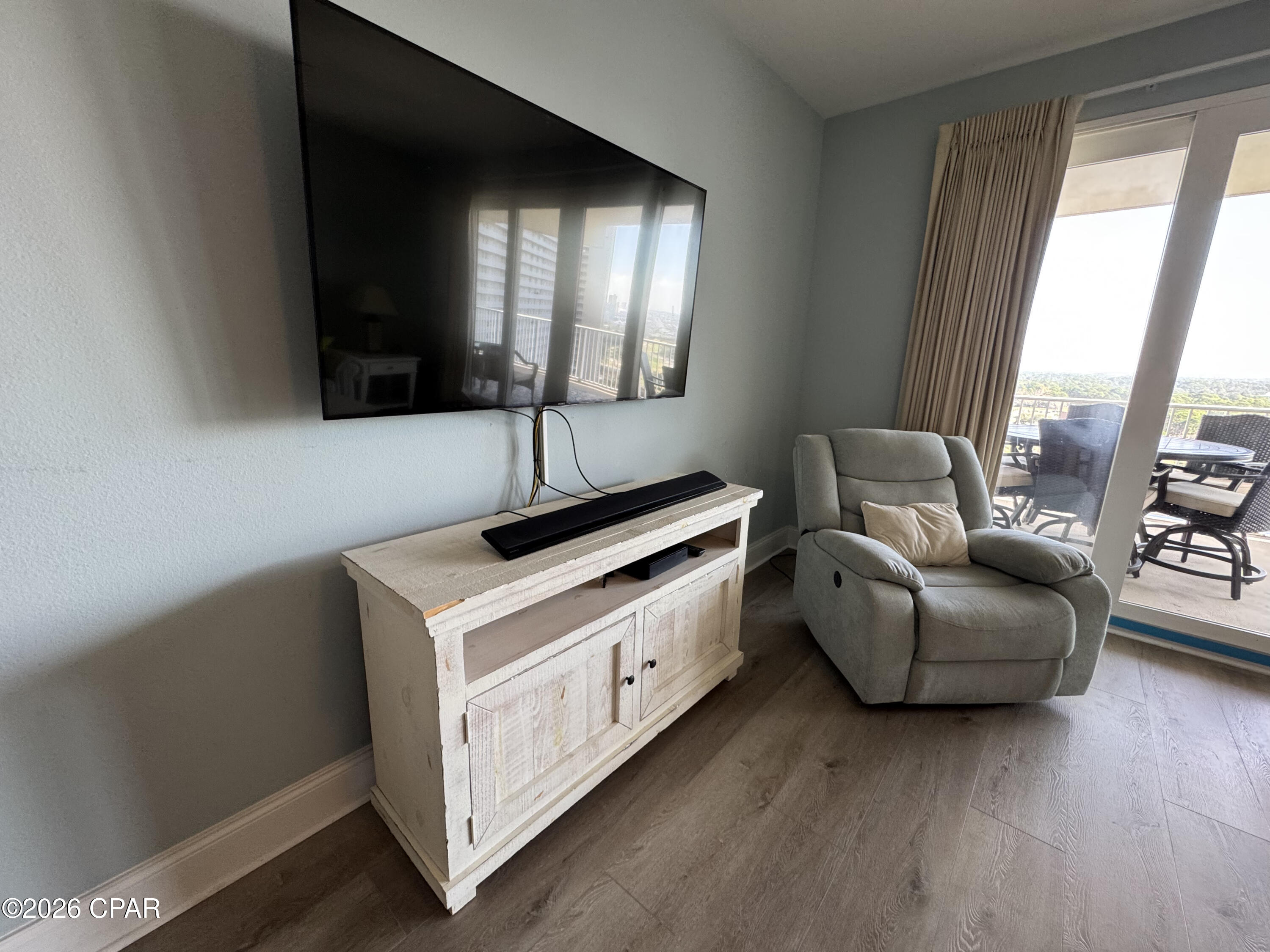 Image 6 For 9902 Thomas Drive 1433