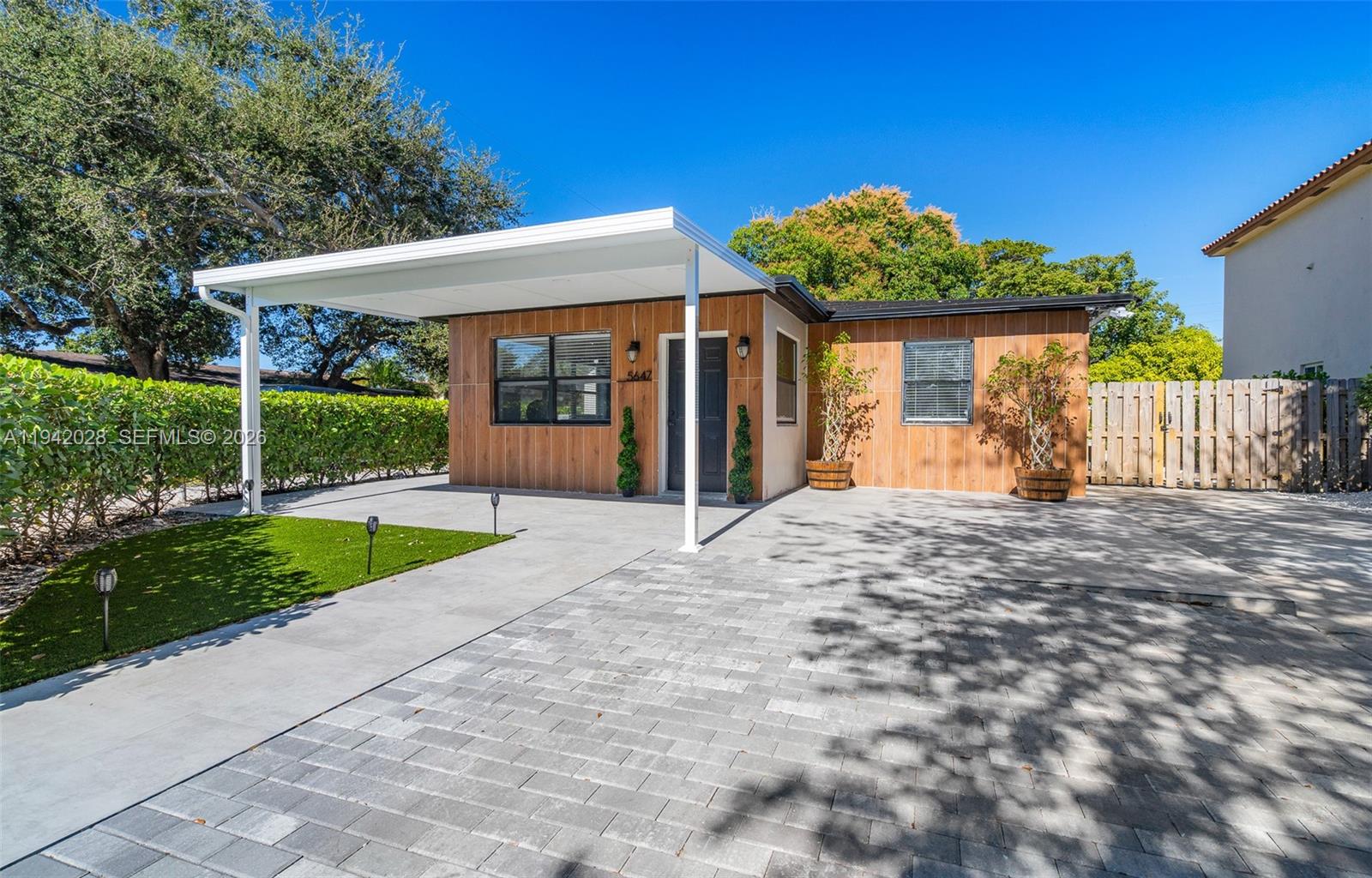 Hollywood Beach Gardens