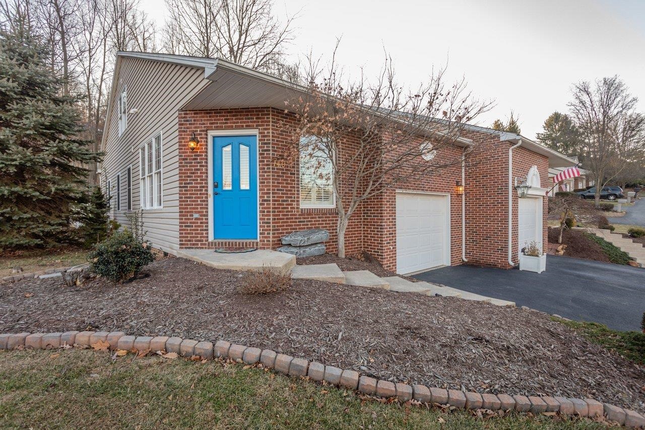 140 EMERALD DR exterior