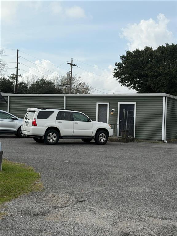 1440 W McNeese Street — photo 3