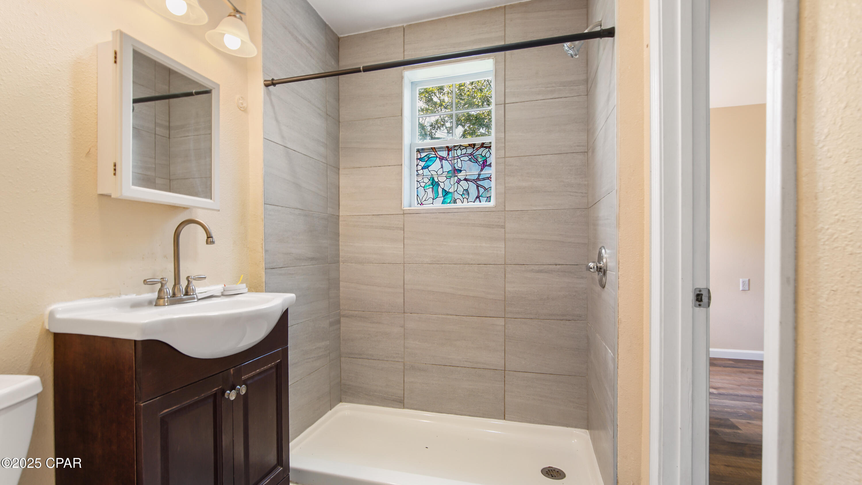 Image 8 For 2926 Baldwin Road A