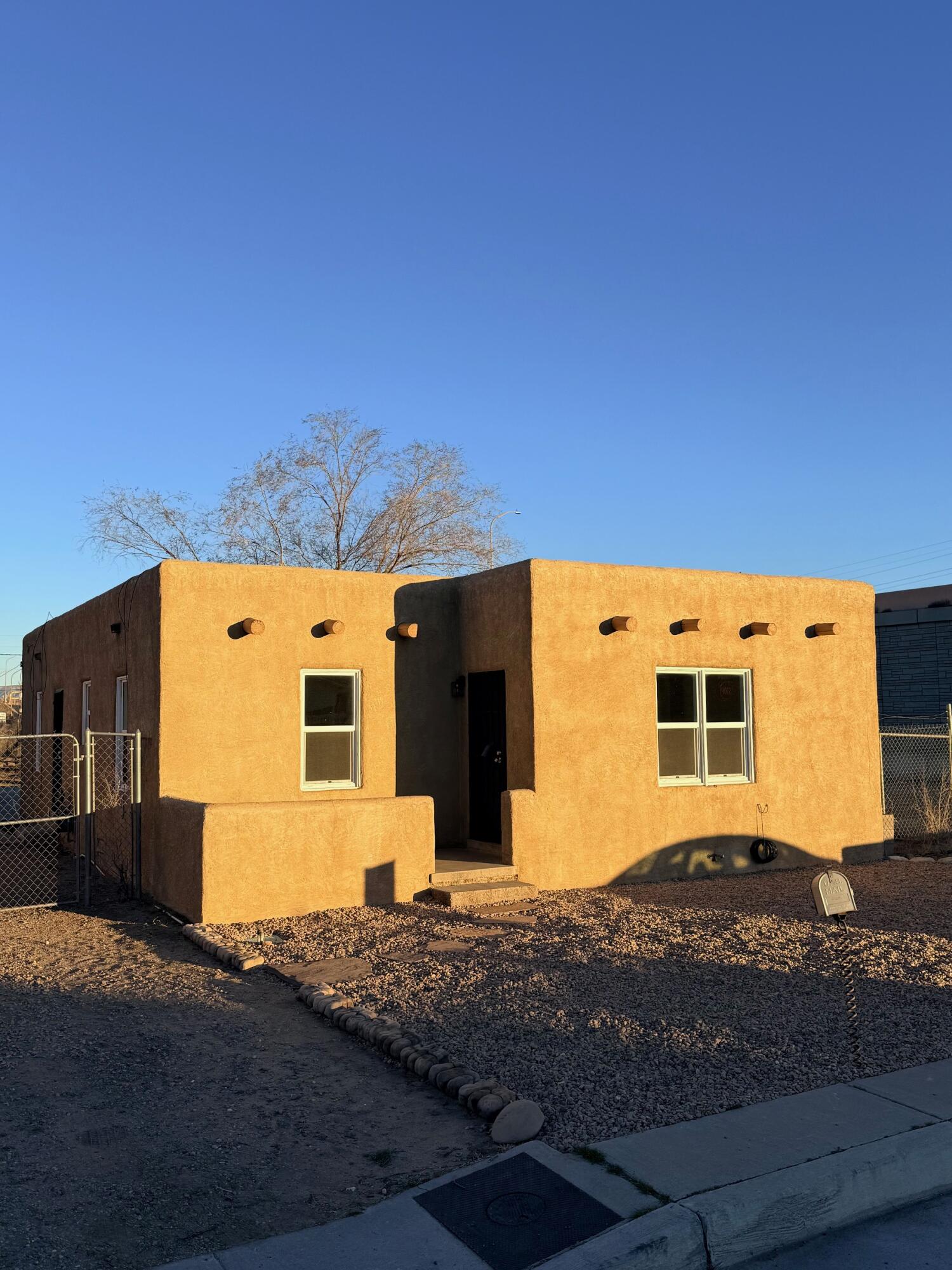 2204 7th Street, Albuquerque NM 87102