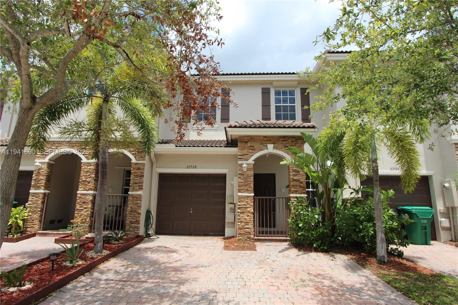 Lakes By The Bay Gee