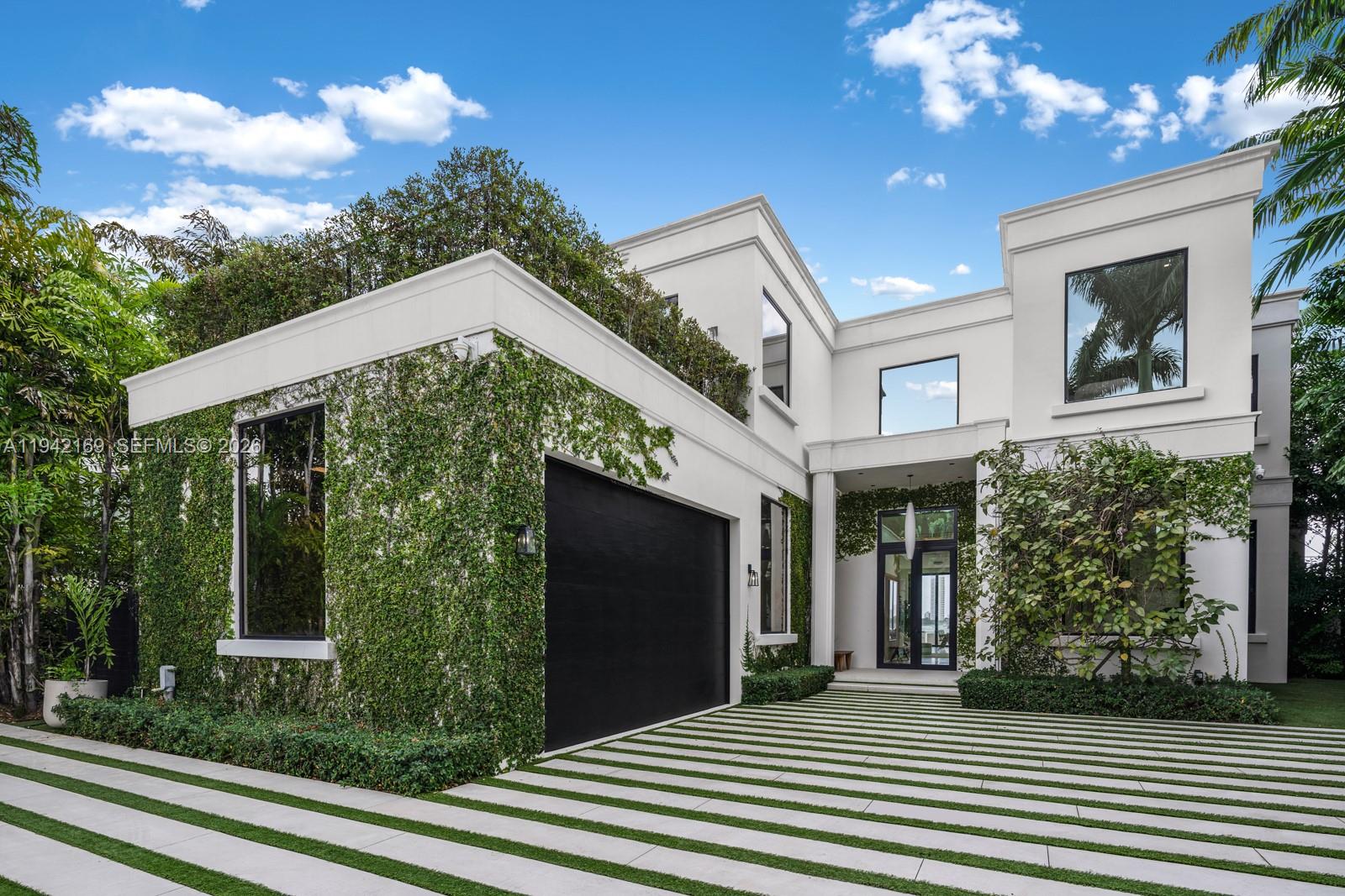 House for Sale in Miami Beach, FL