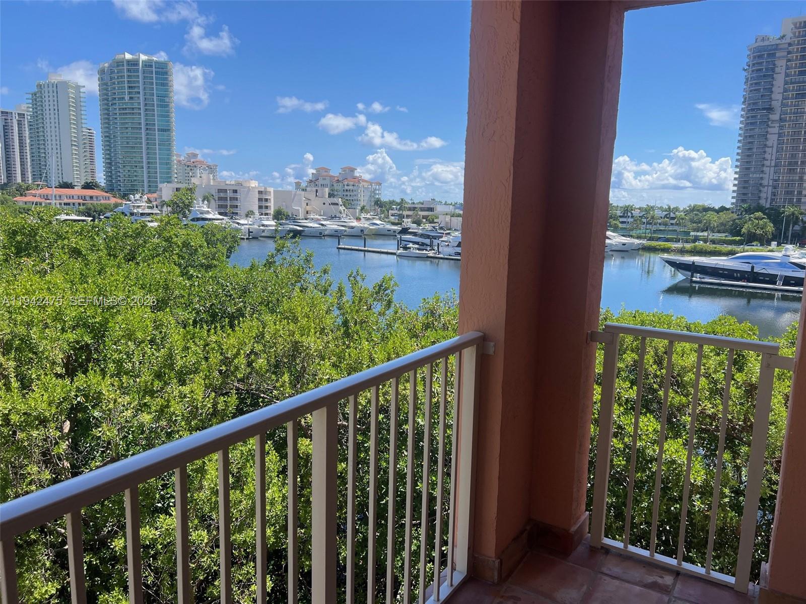 The Yacht Club At Aventur