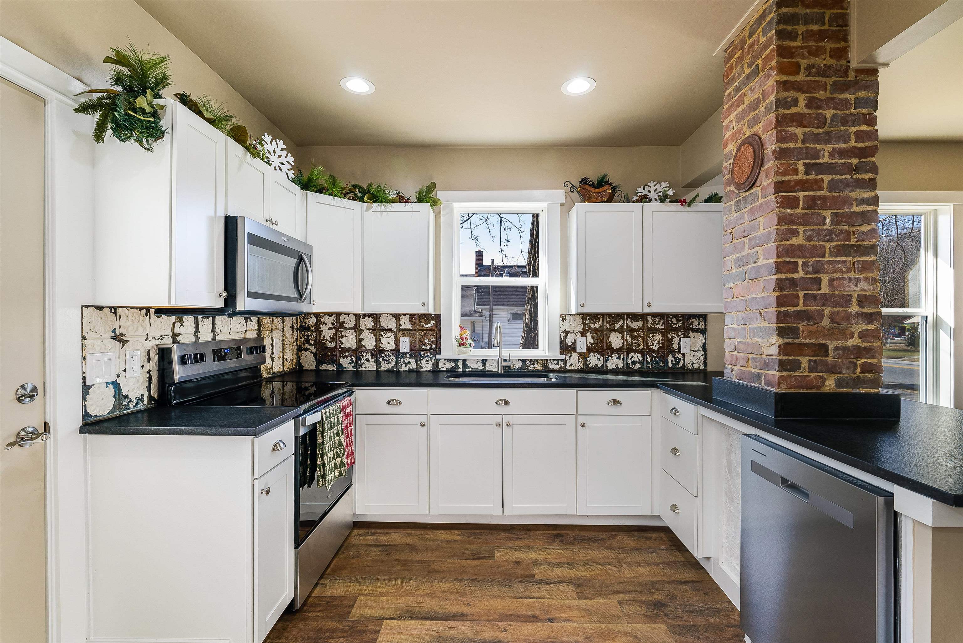 2401 Grafton St