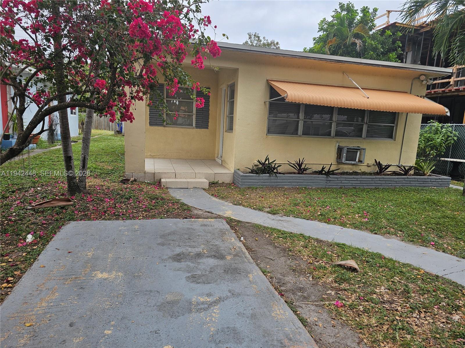 Hollywood South Side Add