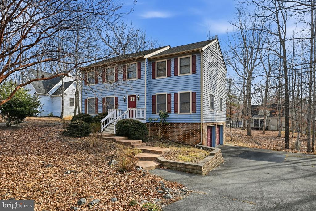 25 WOODLAWN DR exterior