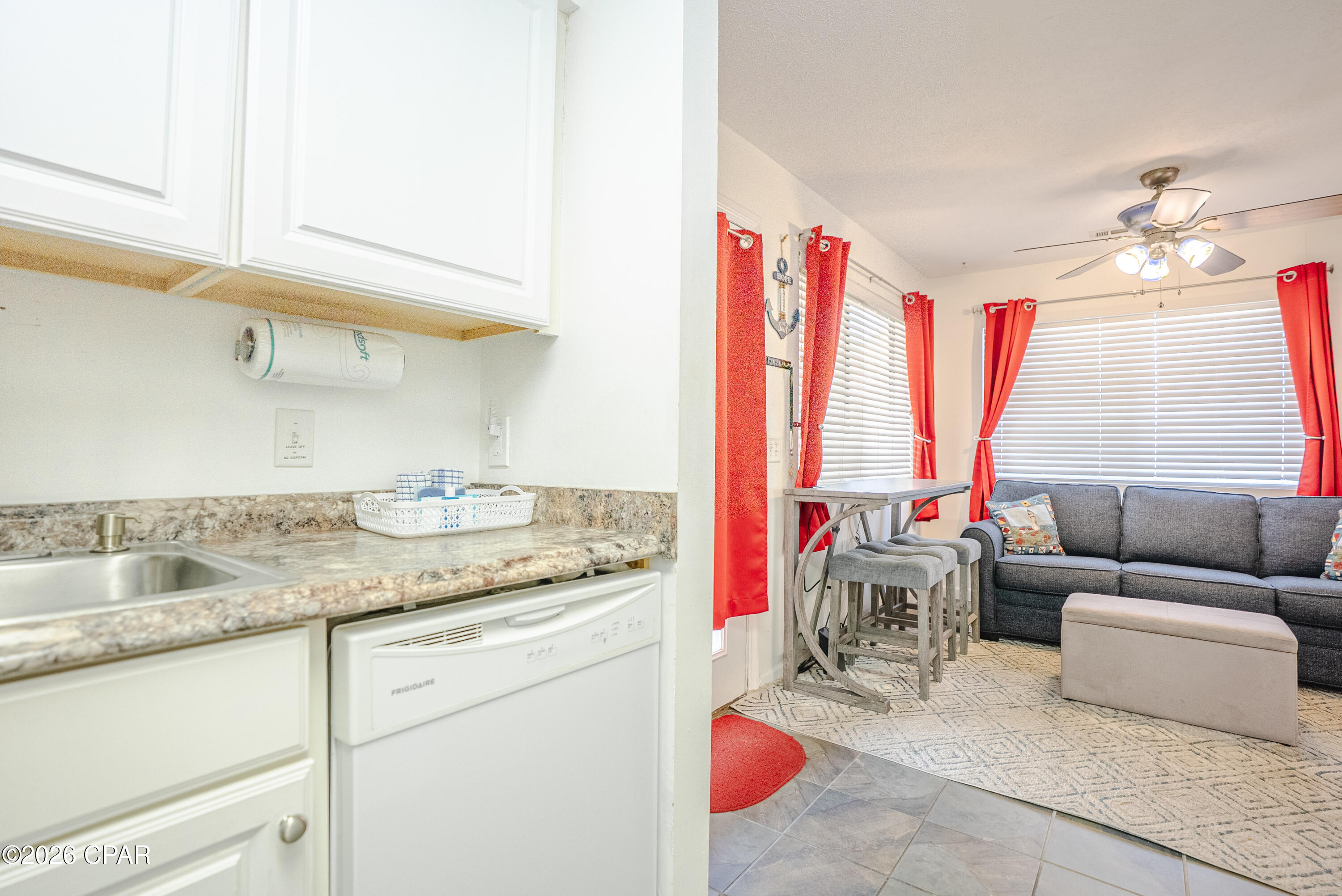 Listing photo id 13 for 4114 Holiday Drive 18