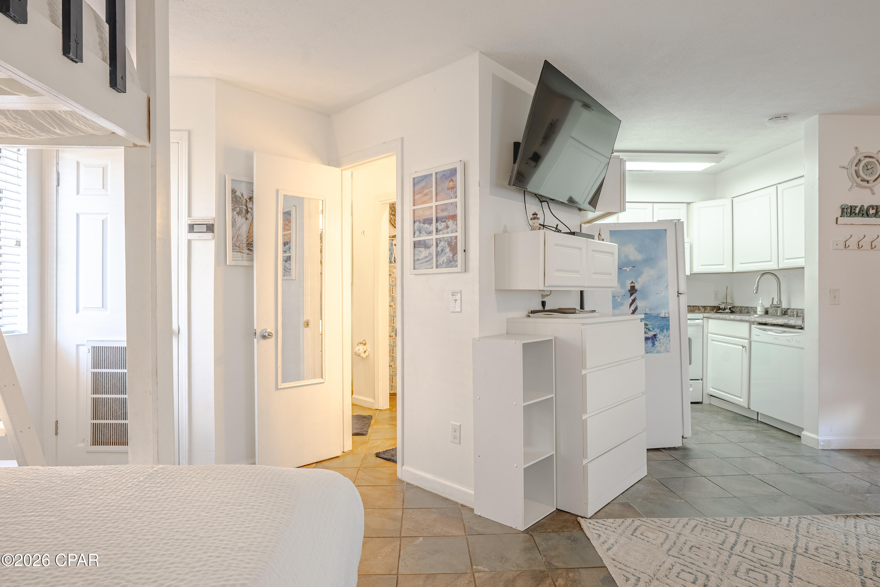 Listing photo id 24 for 4114 Holiday Drive 18