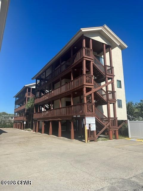 Listing photo id 34 for 4114 Holiday Drive 18