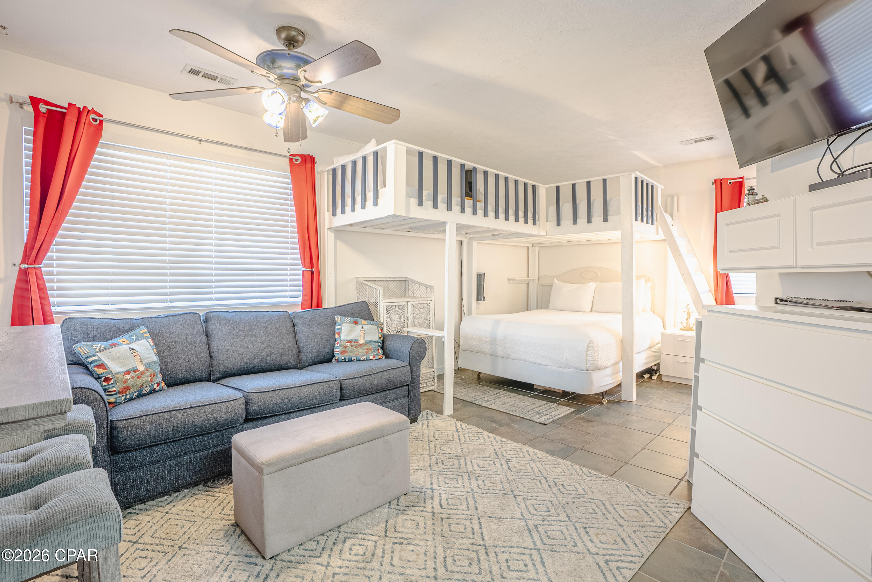 Listing photo id 9 for 4114 Holiday Drive 18