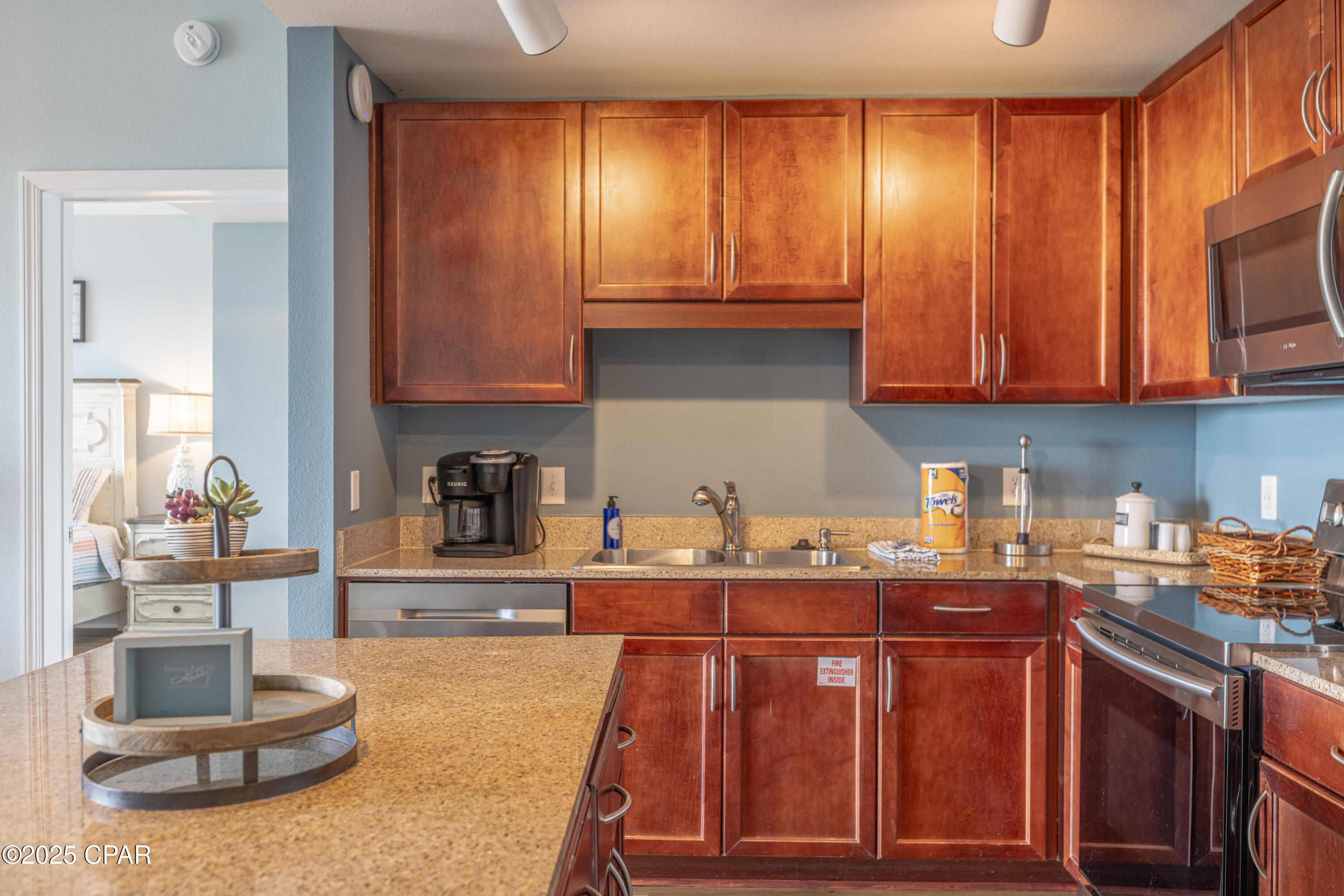 Image 4 For 9902 Thomas Drive 1831