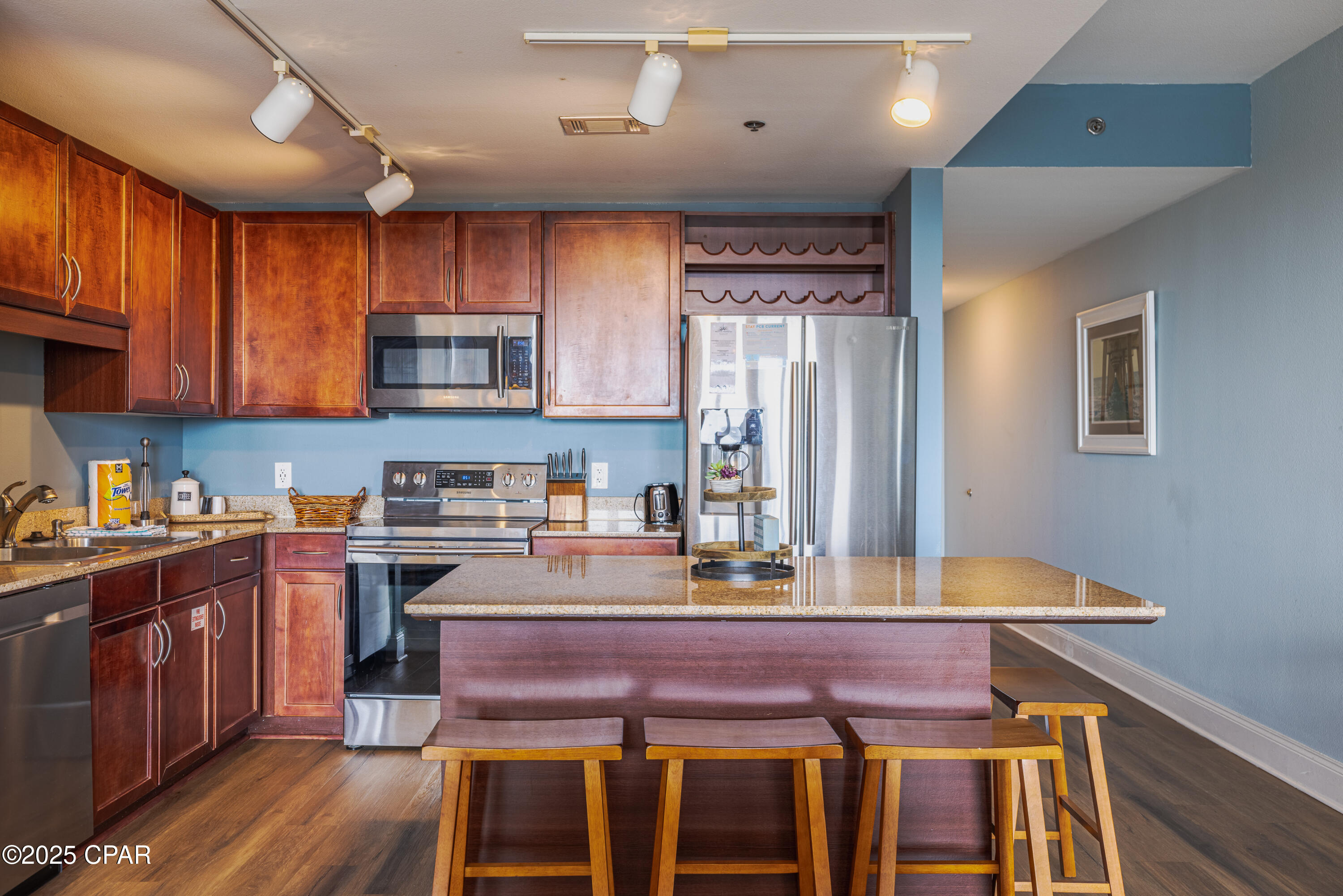 Image 6 For 9902 Thomas Drive 1831
