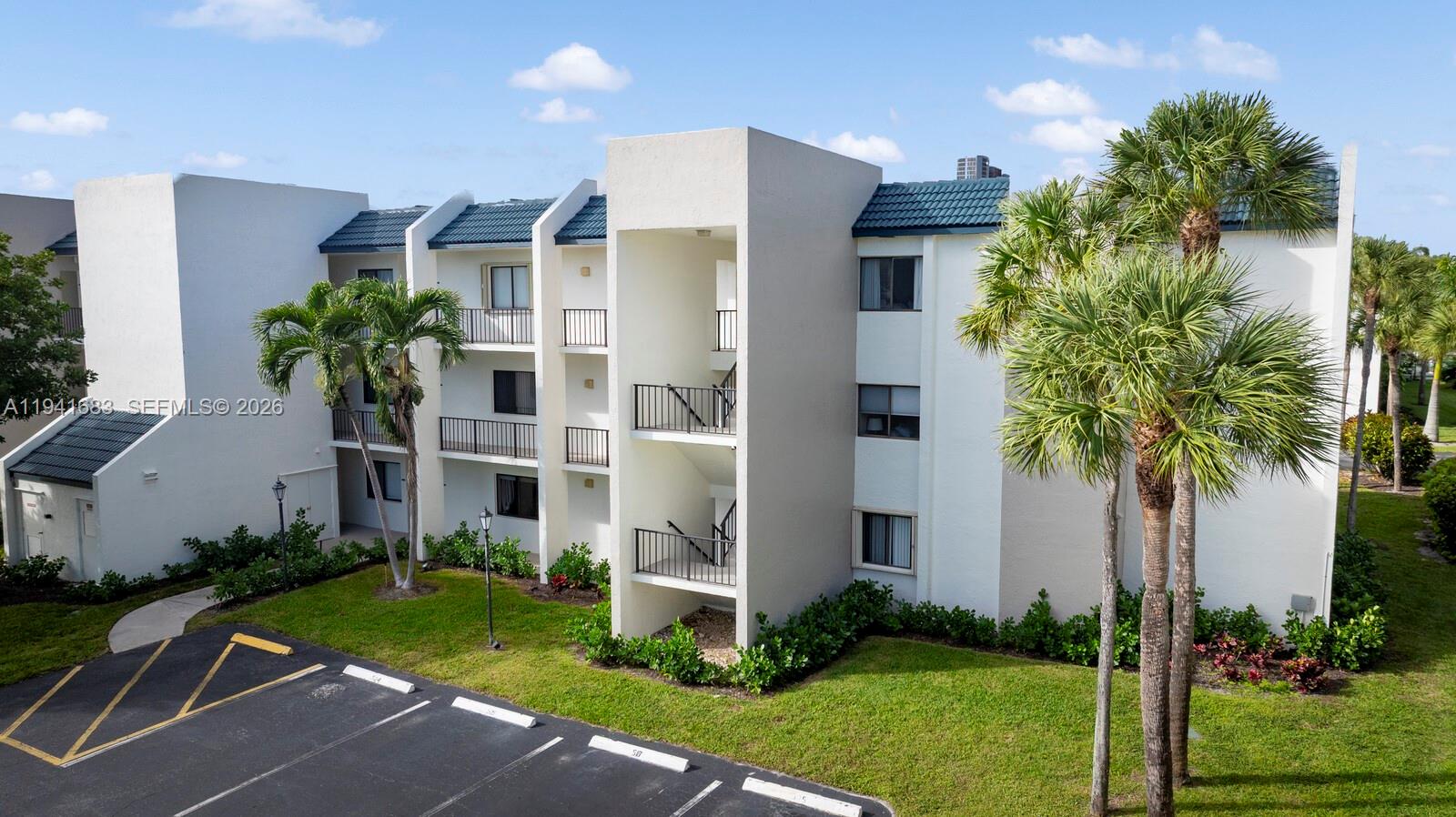 Jupiter Ocean And Racquet