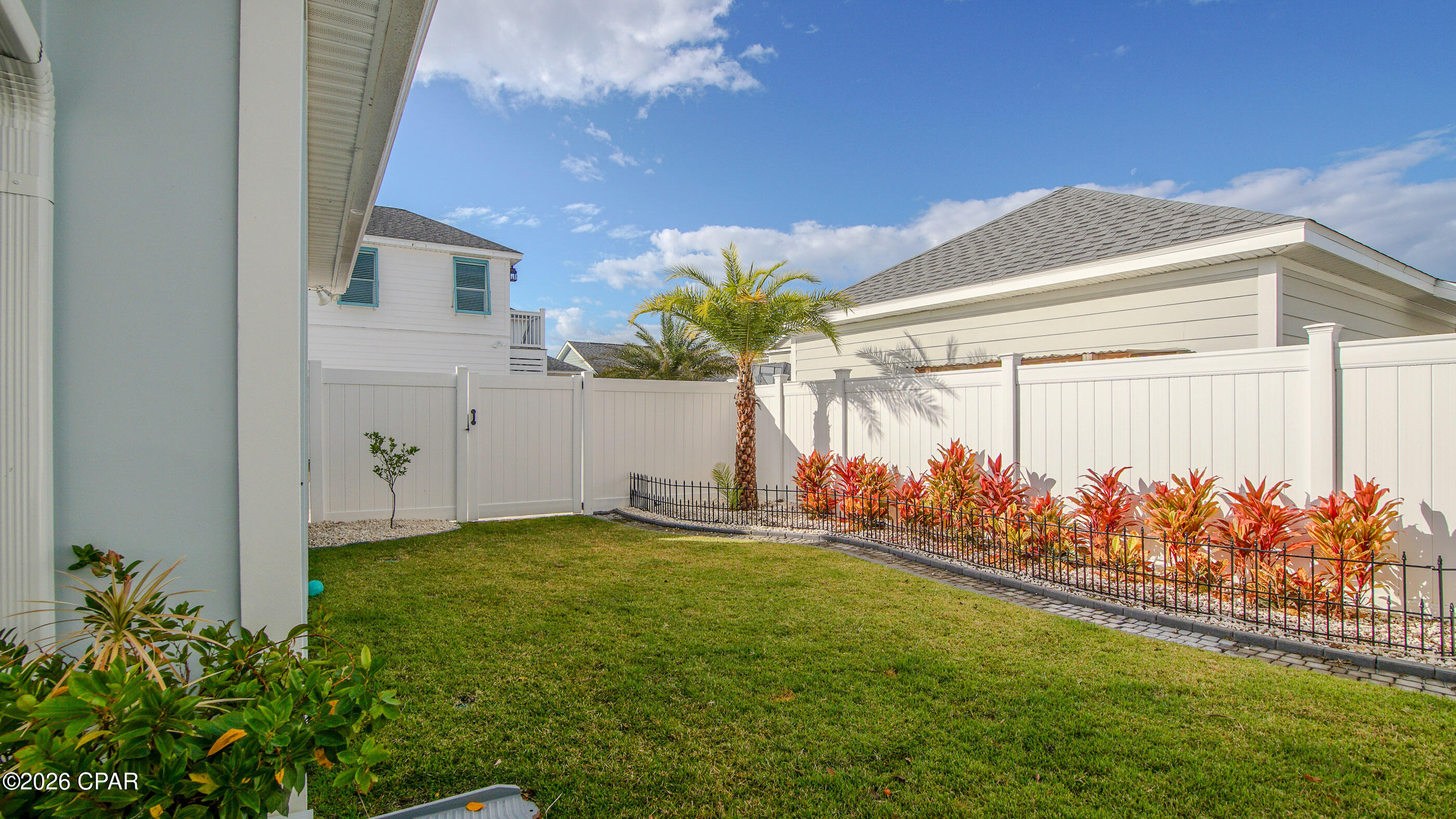 Listing photo id 42 for 1904 Royal Tern Street