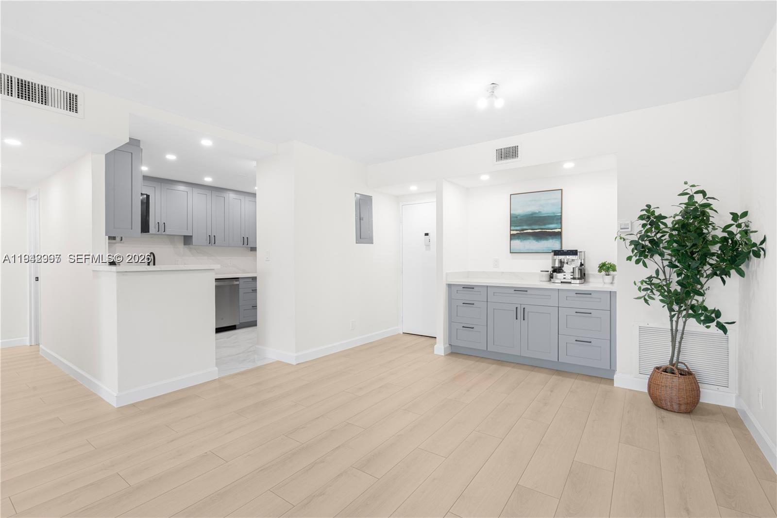 Hillcrest No 21 Condo