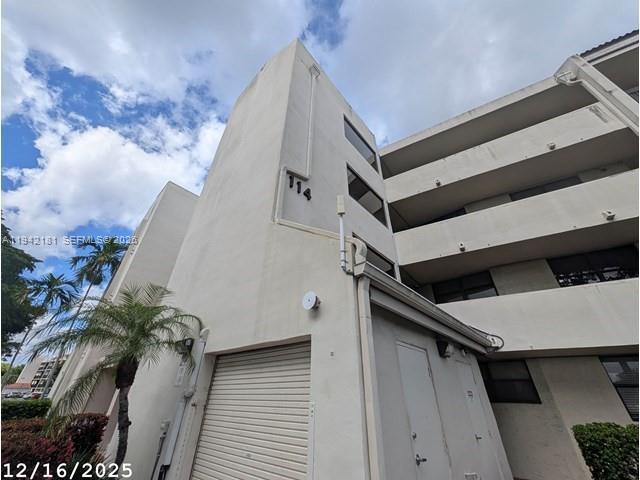 Lake Emerald Condominium