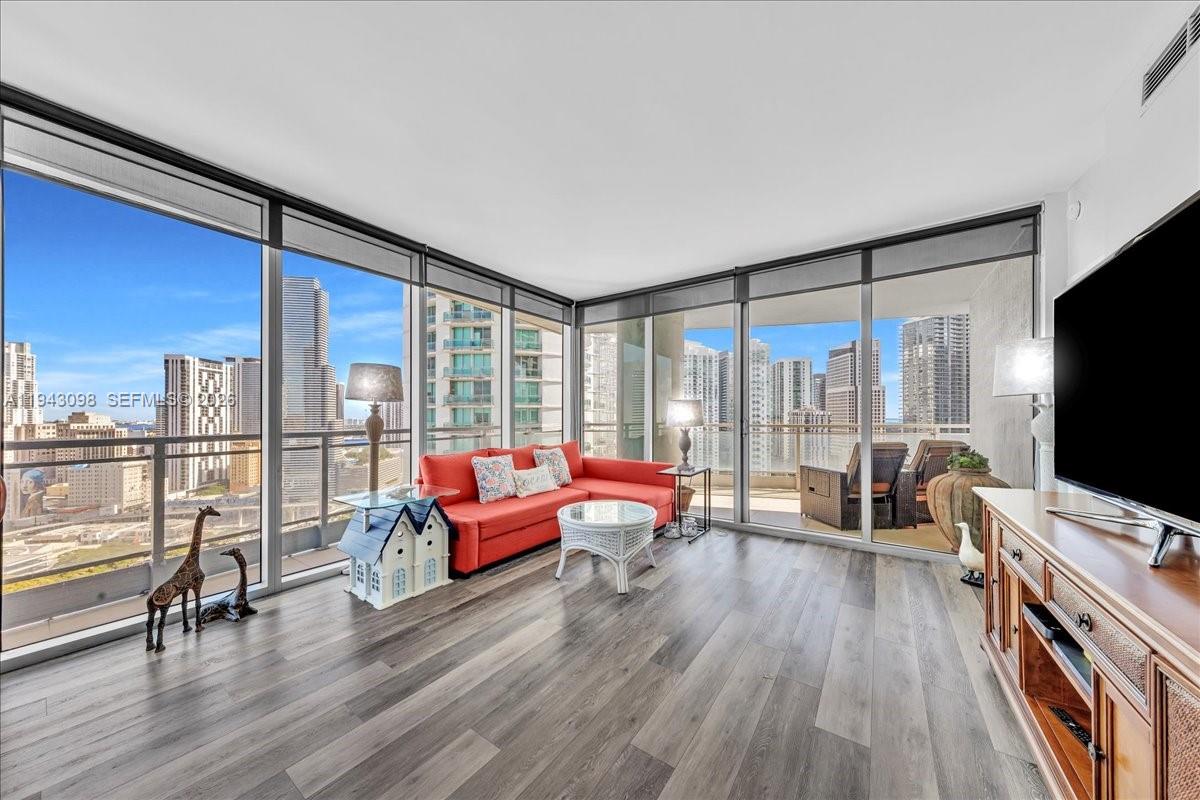 listing main picture