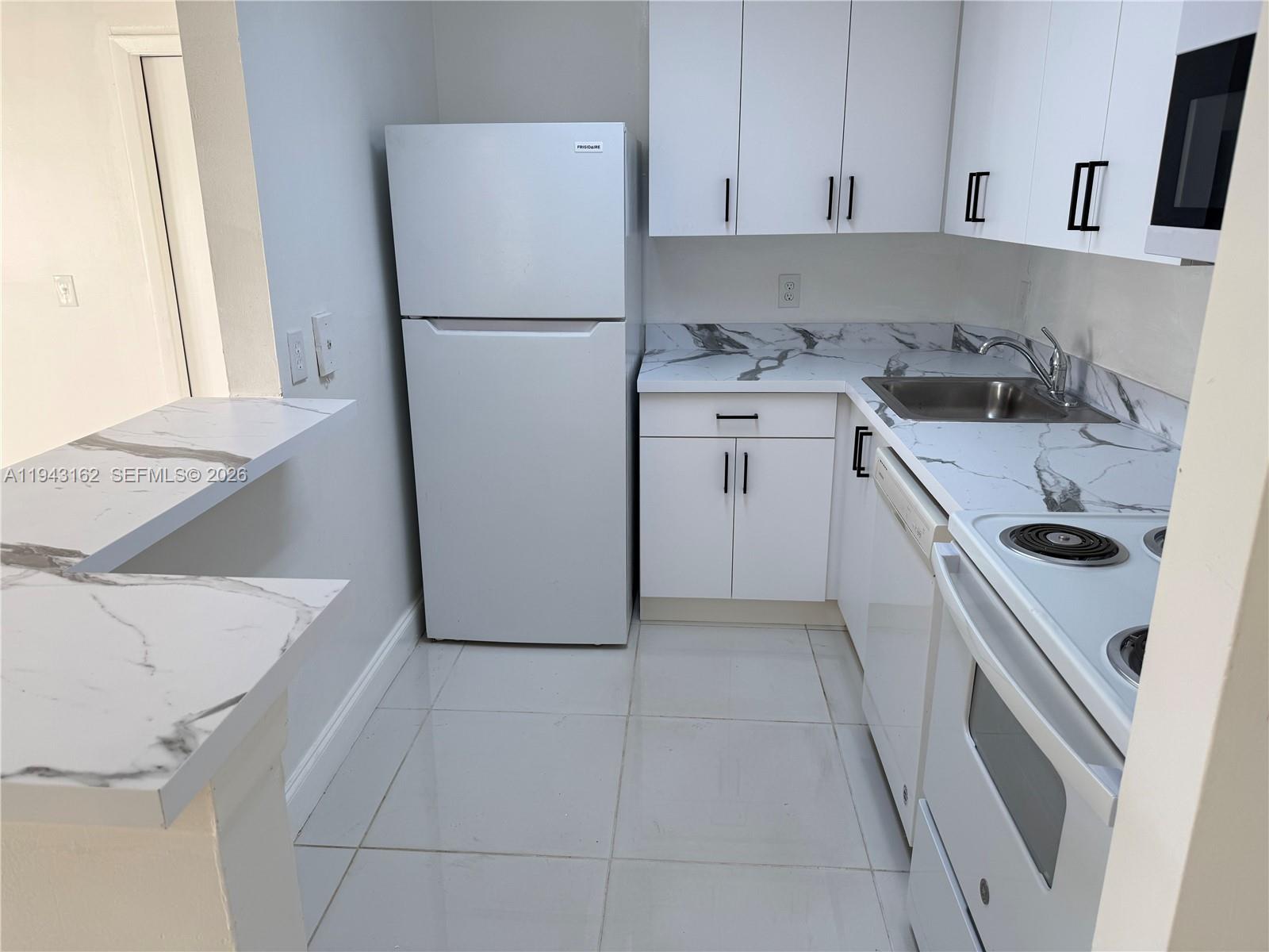 Lakes Of Jacaranda Condo