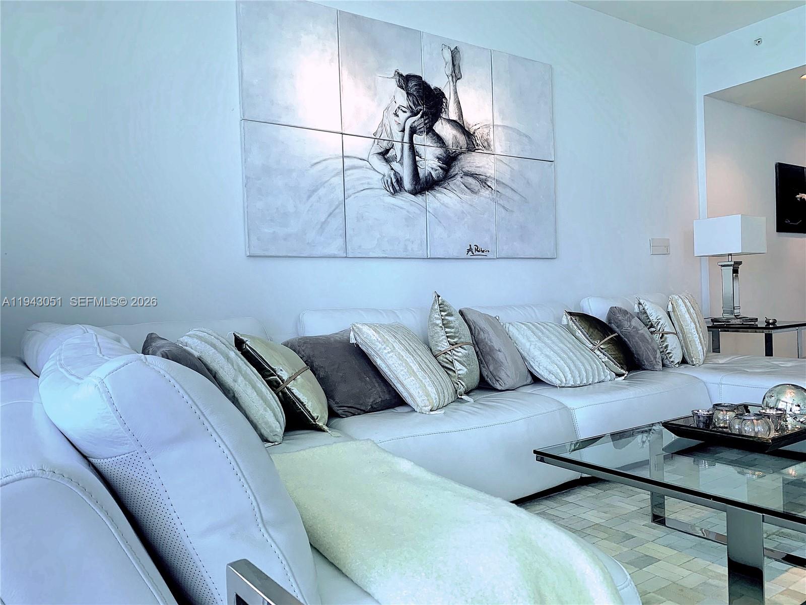 Elegant master bedroom retreat at 17001 Collins Ave - Condo in Sunny Isles Beach