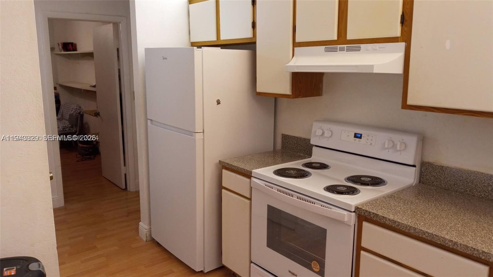 WALK-IN CLOSETS, REMODELED FULL SIZE KITCHEN AND NEW APPLI ANCES, EASY TO SHOW