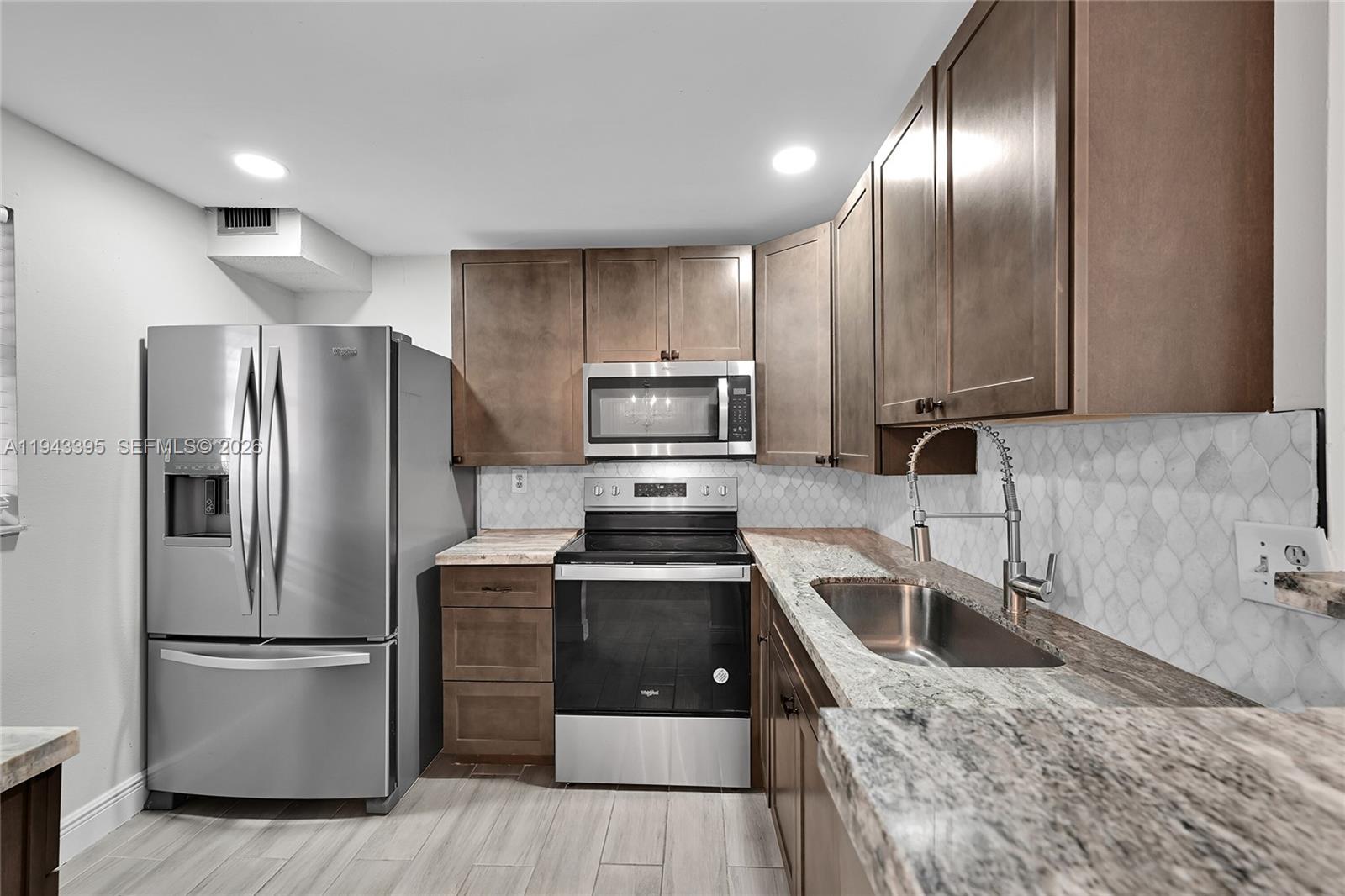 Somerset At Lauderdale La