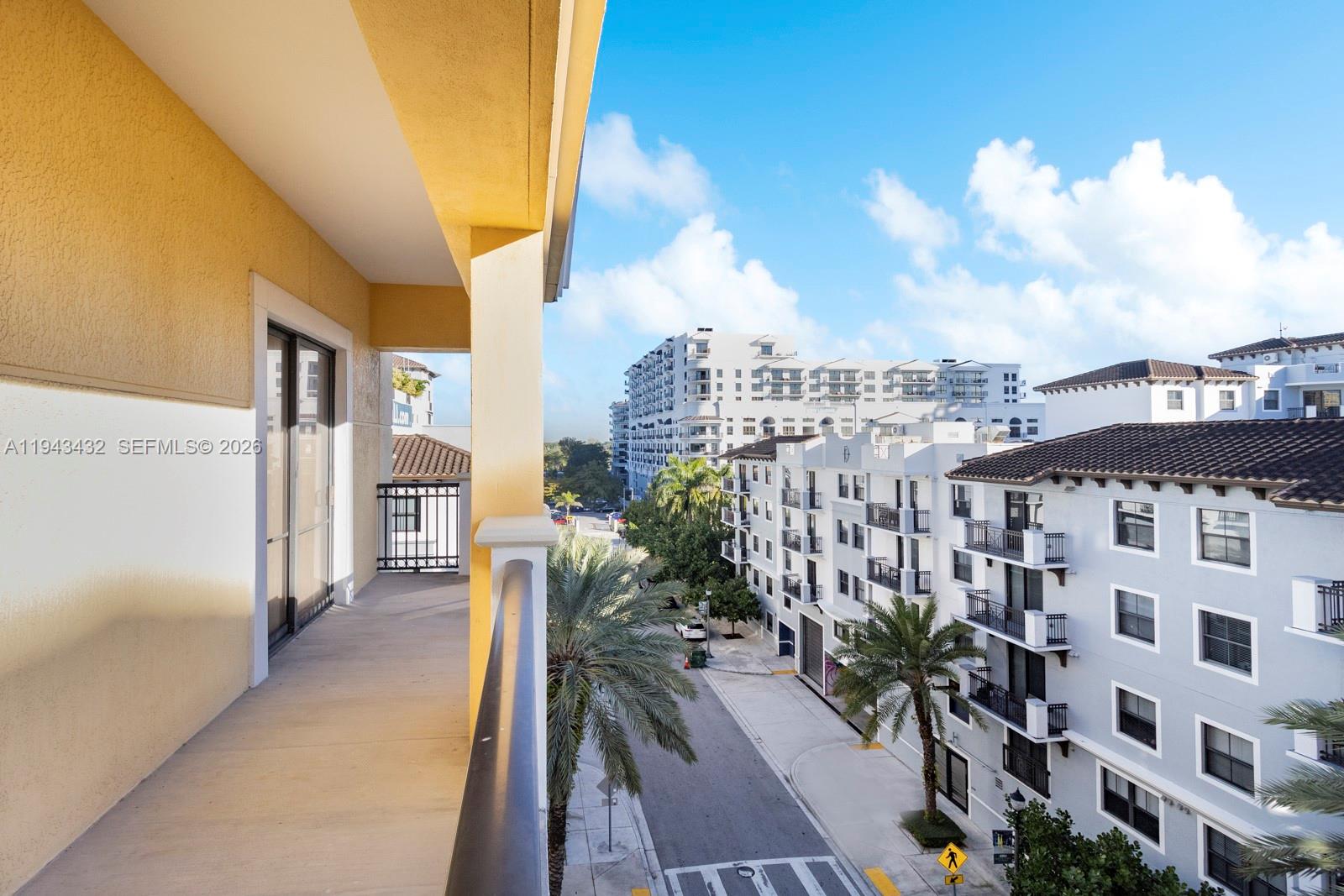 Colonnade At Dadeland Sw