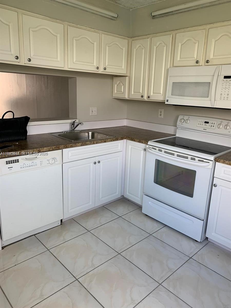 Homes for sale in Homestead, FL | 1190 Washington Cir #1190C, Homestead, FL 33034 | MLS# A11943448