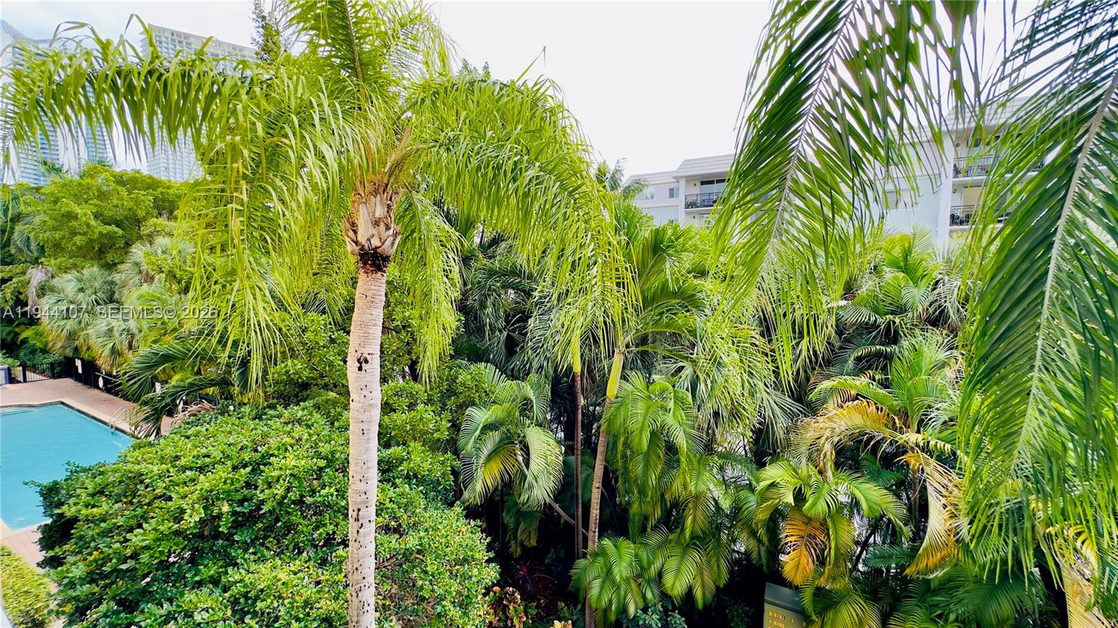 Porto Bellagio Condo