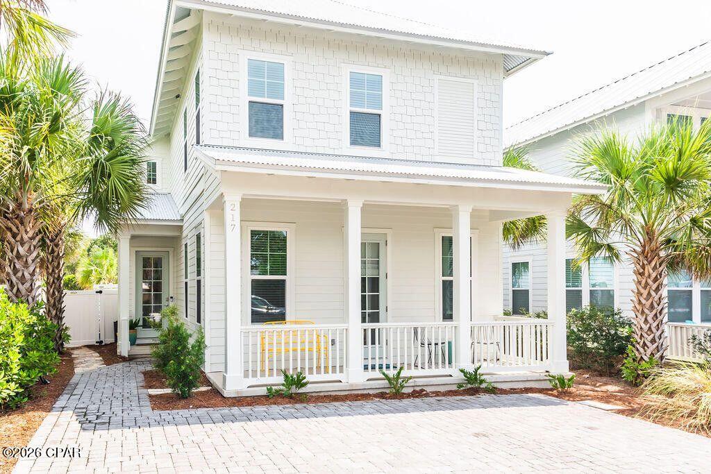 Listing photo id 1 for 217 Sands Street