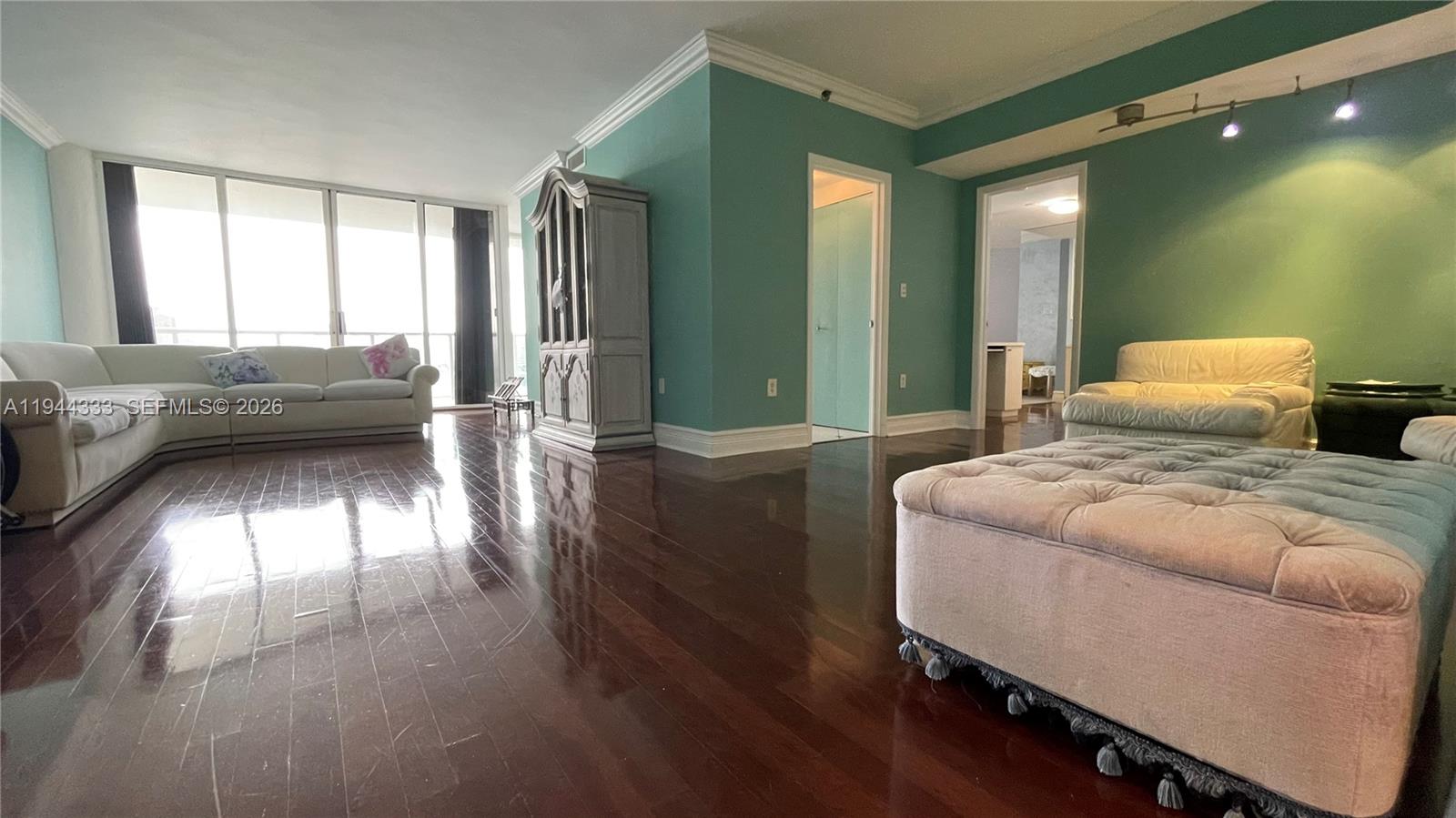 4000 Island Blvd #1105