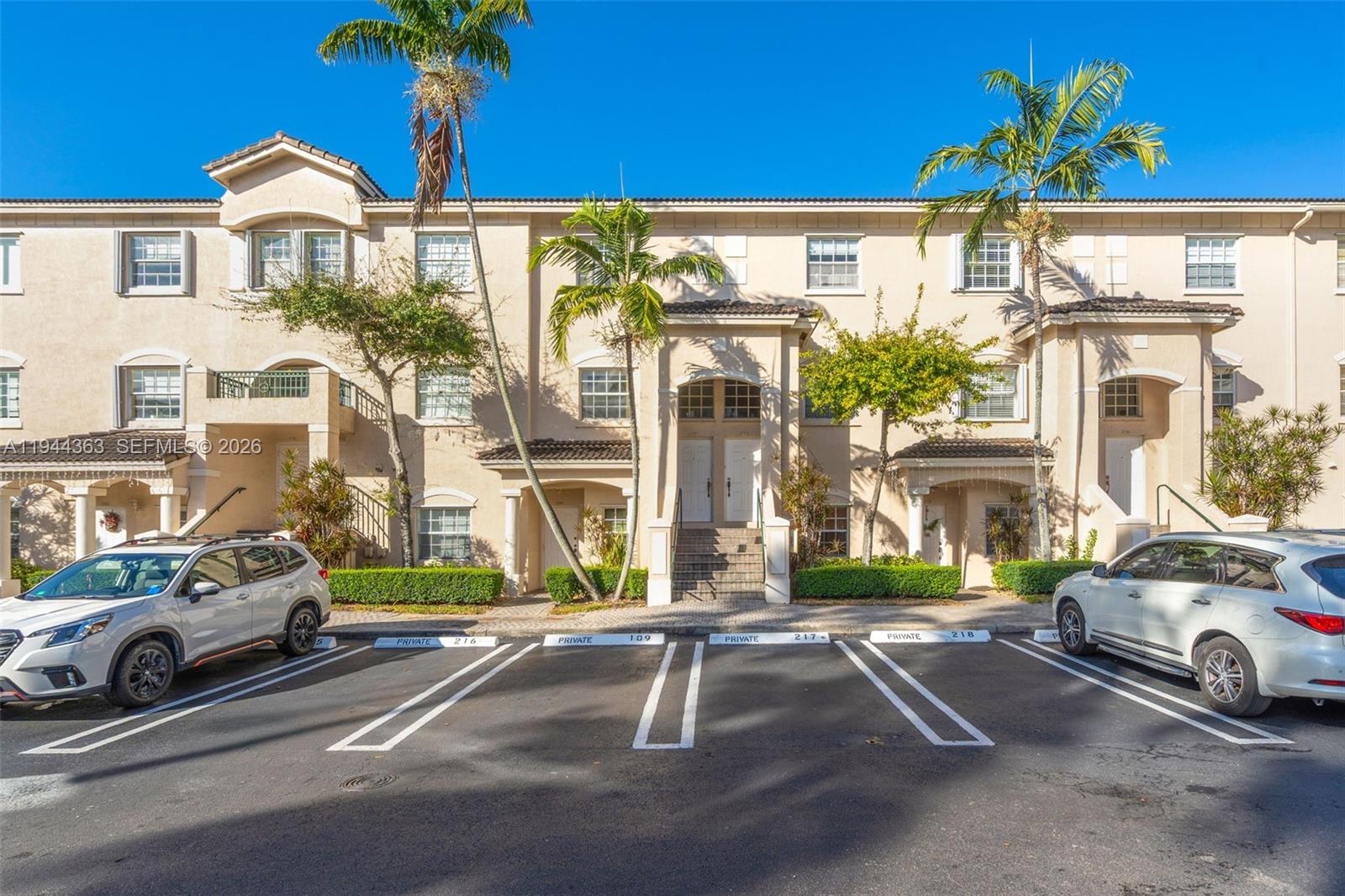 Las Brisas At Doral Condo