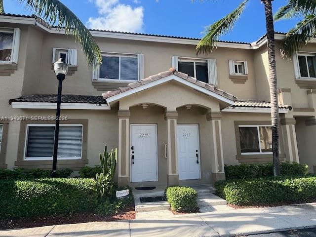 SPACIOUS, READY TO MOVE IN TOWNHOME W/ 2 MASTER SUITES, STAINLESS STEEL APPLIANCES, FENCED IN YARD AND NO NEIGHBORS TO THE REAR. RENT INCLUDES DIRECTV CABLE & ATT INTERNET, ALARM, PEST CONTROL, SECURITY AND COMMUNITY POOL.